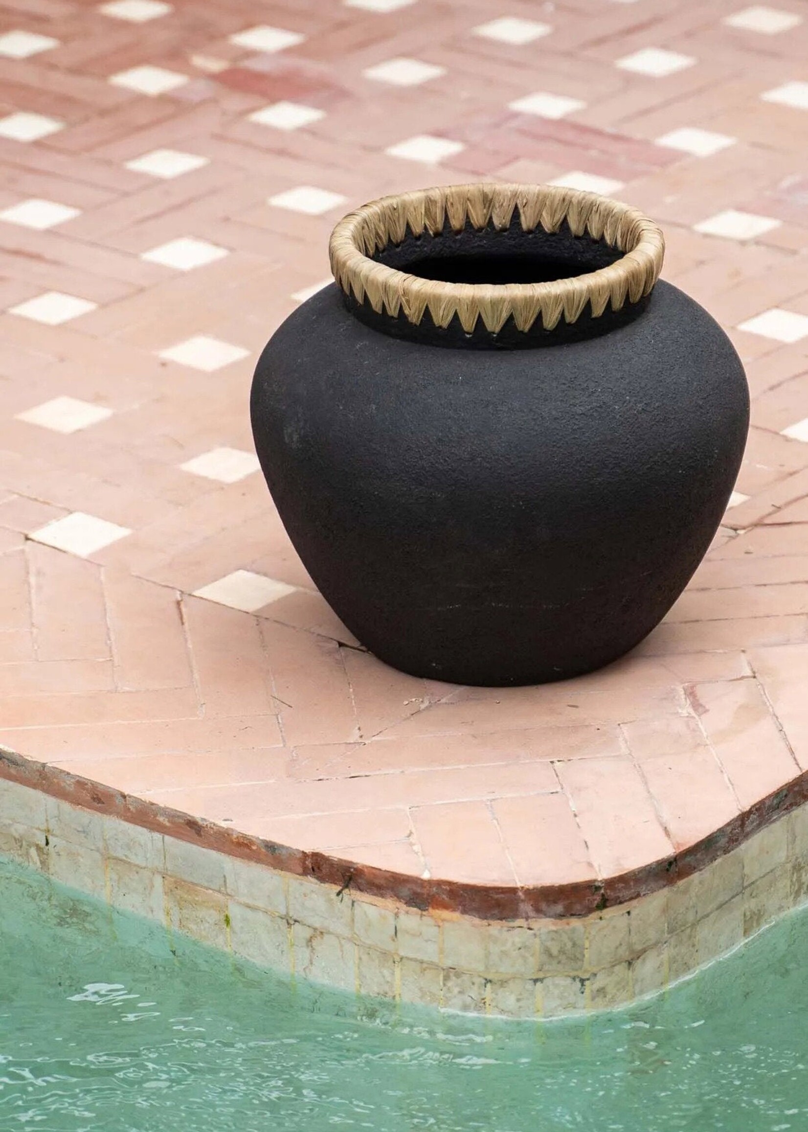Bazar Bizar Antwerp The Styly Vase - Black Natural - L