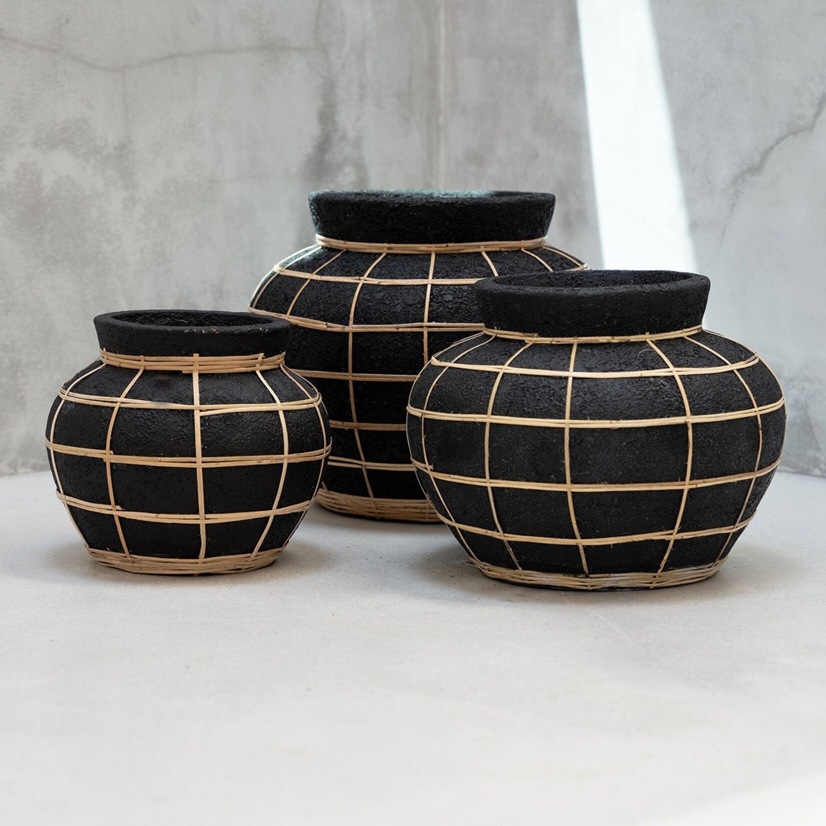 Bazar Bizar Antwerp The Belly Vase - Black Natural - L