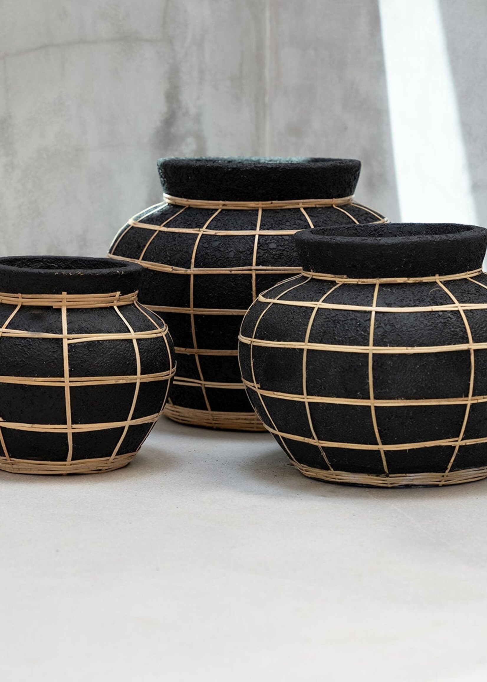 Bazar Bizar Antwerp The Belly Vase - Black Natural - L