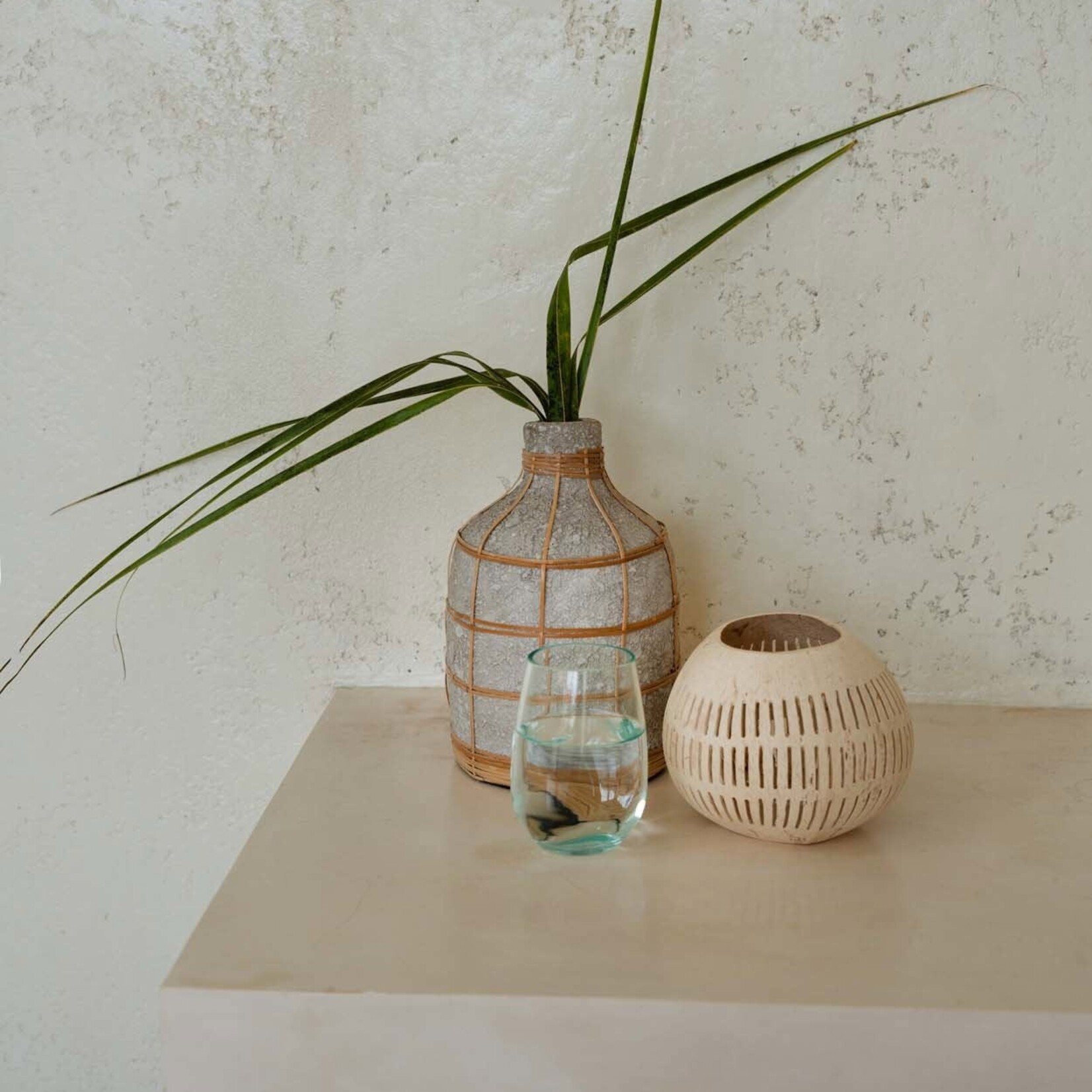 Bazar Bizar Antwerp The Whoopy Vase - Concrete Natural - L