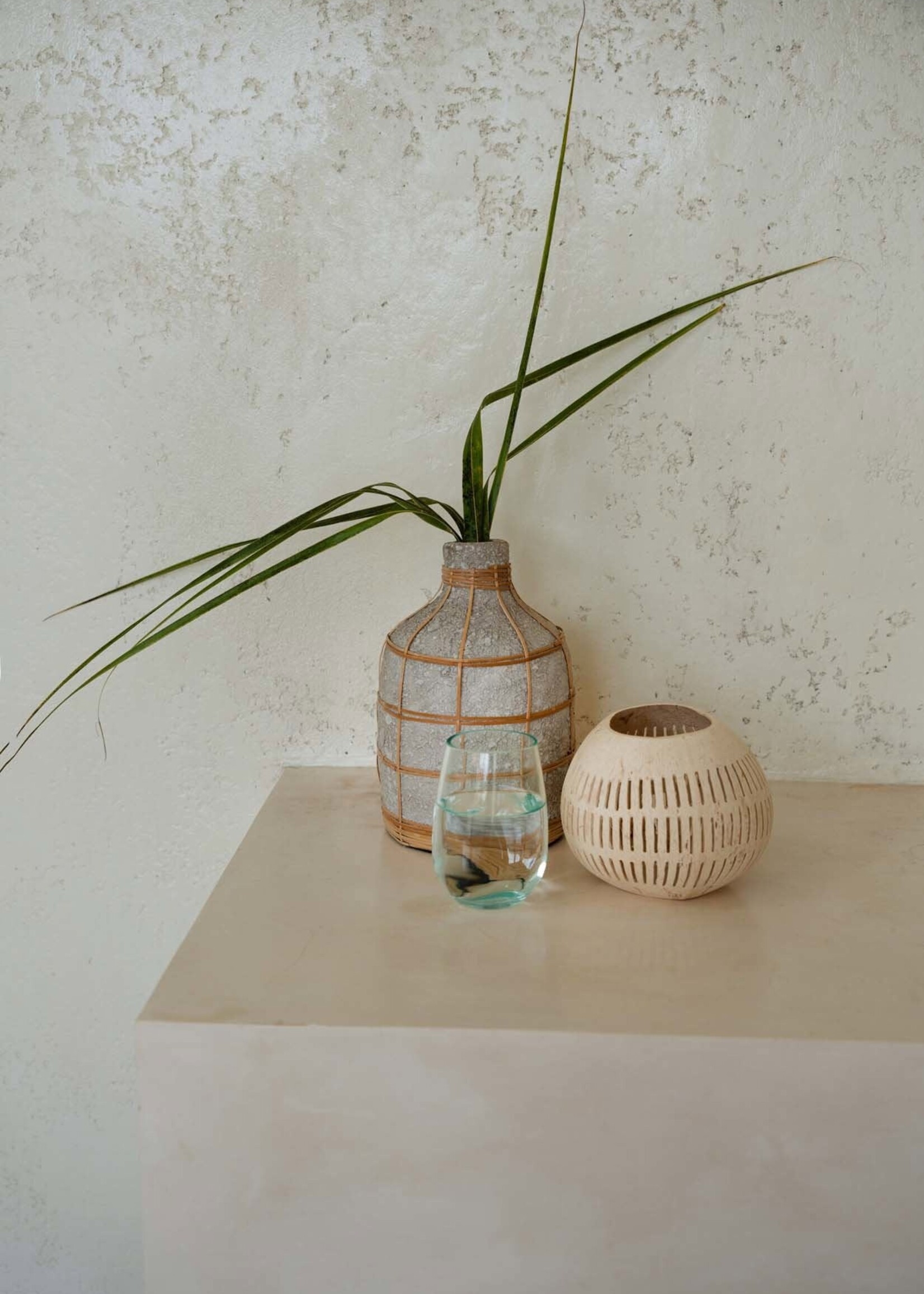 Bazar Bizar Antwerp The Whoopy Vase - Concrete Natural - L