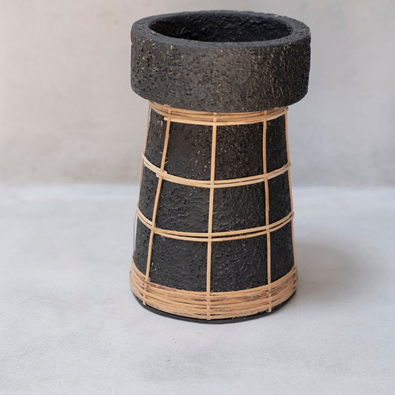 Bazar Bizar Antwerp The Serene Candle Holder - Black Natural - L