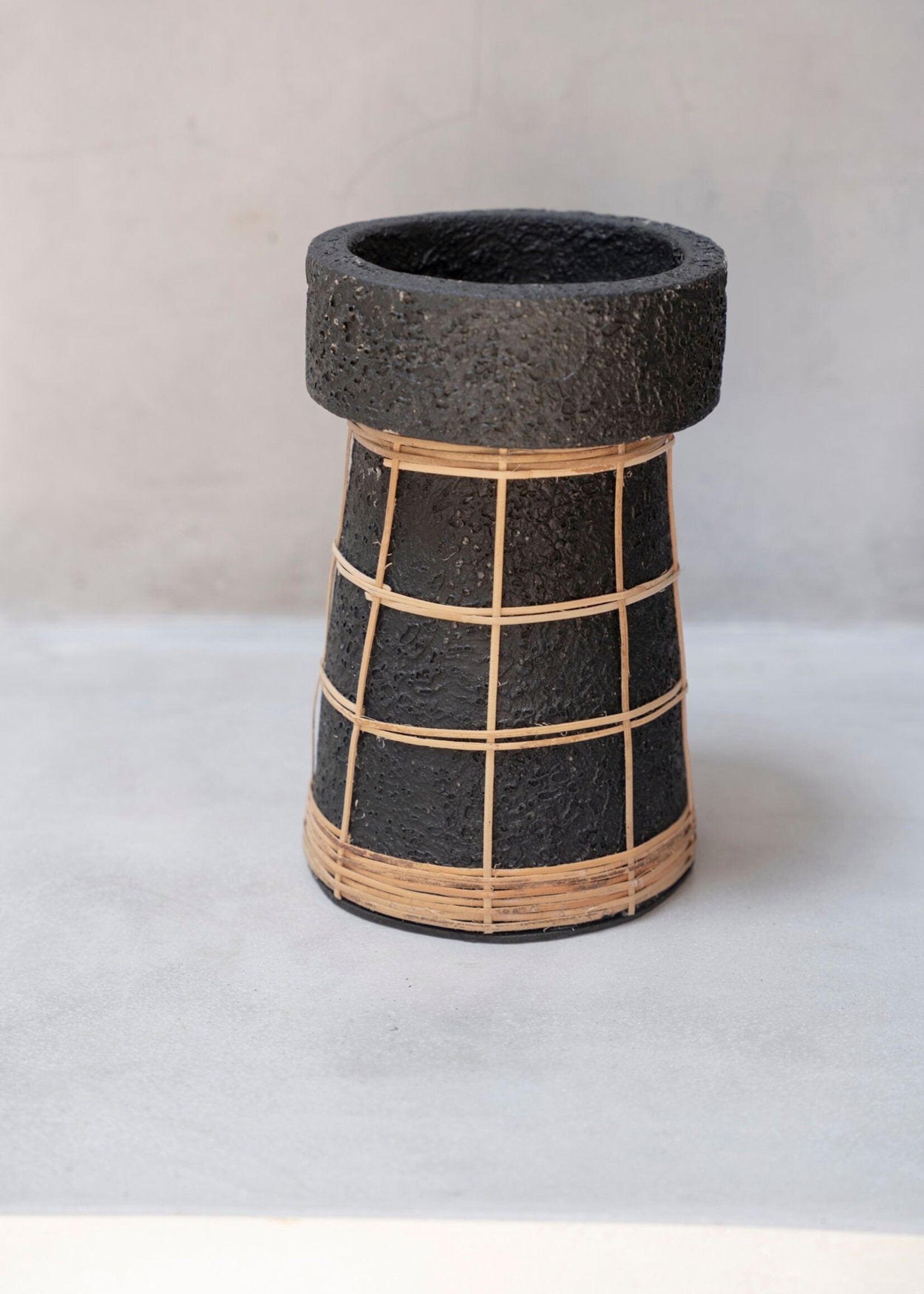 Bazar Bizar Antwerp The Serene Candle Holder - Black Natural - L