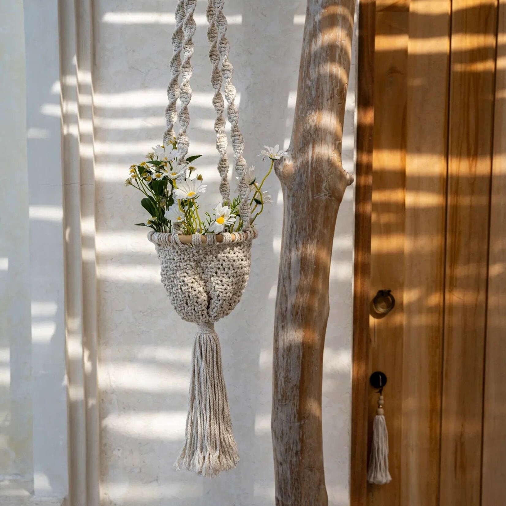 Bazar Bizar The Twisted Macramé Plant Holder - Natural White - M