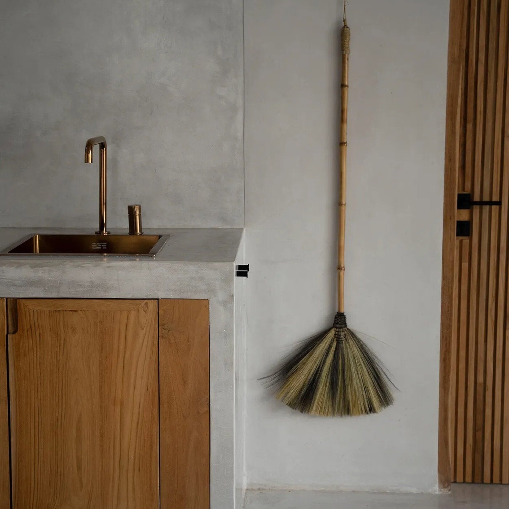 Bazar Bizar Antwerp The Big Broom - Natural Black