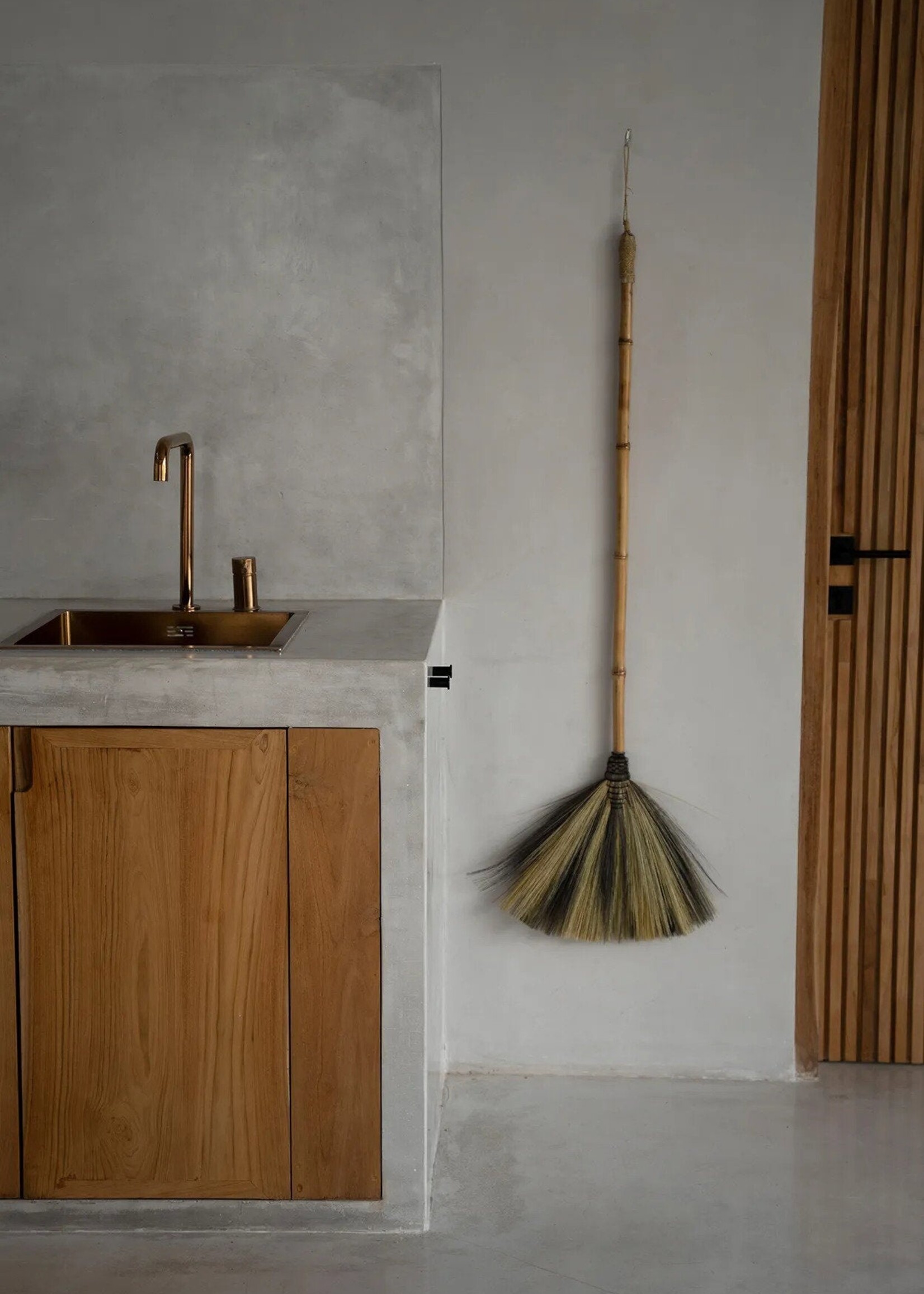 Bazar Bizar Antwerp The Big Broom - Natural Black