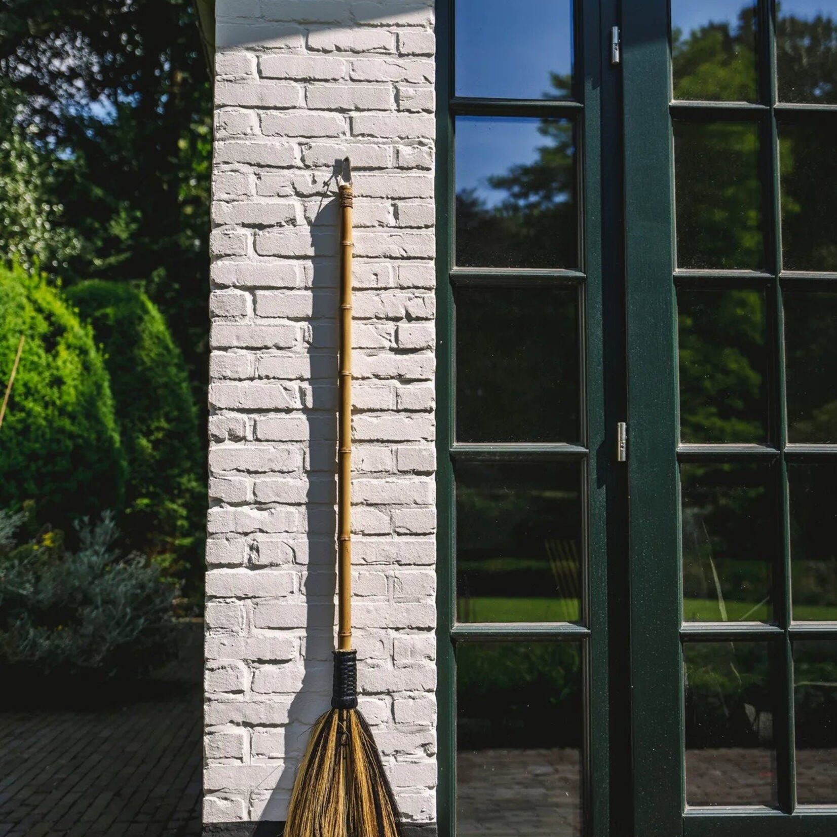 Bazar Bizar Antwerp The Big Broom - Natural Black