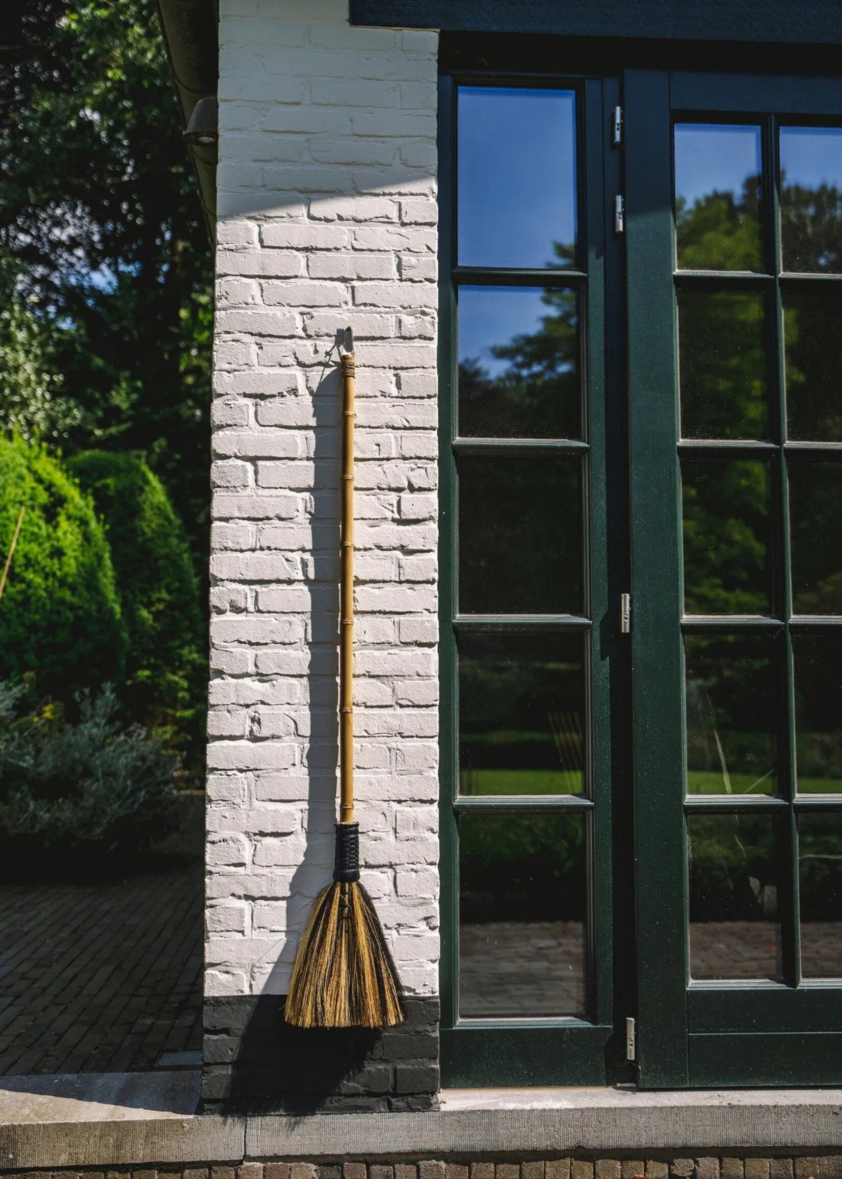 Bazar Bizar Antwerp The Big Broom - Natural Black