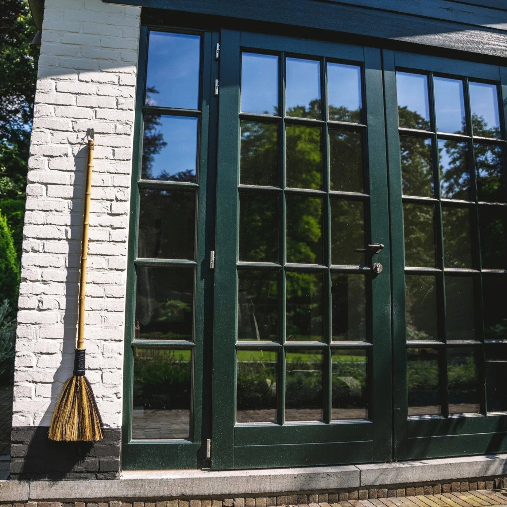 Bazar Bizar Antwerp The Big Broom - Natural Black