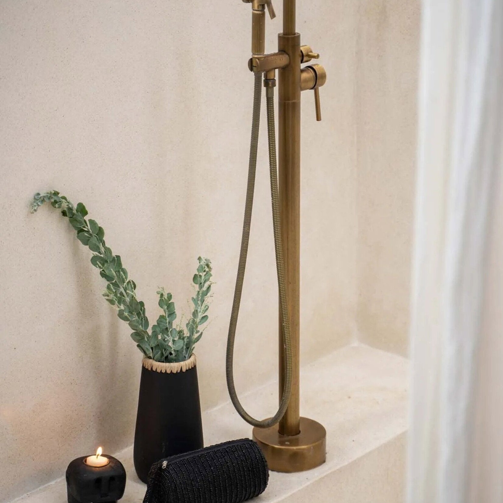 Bazar Bizar Antwerp The Sneaky Vase - Black Natural - S