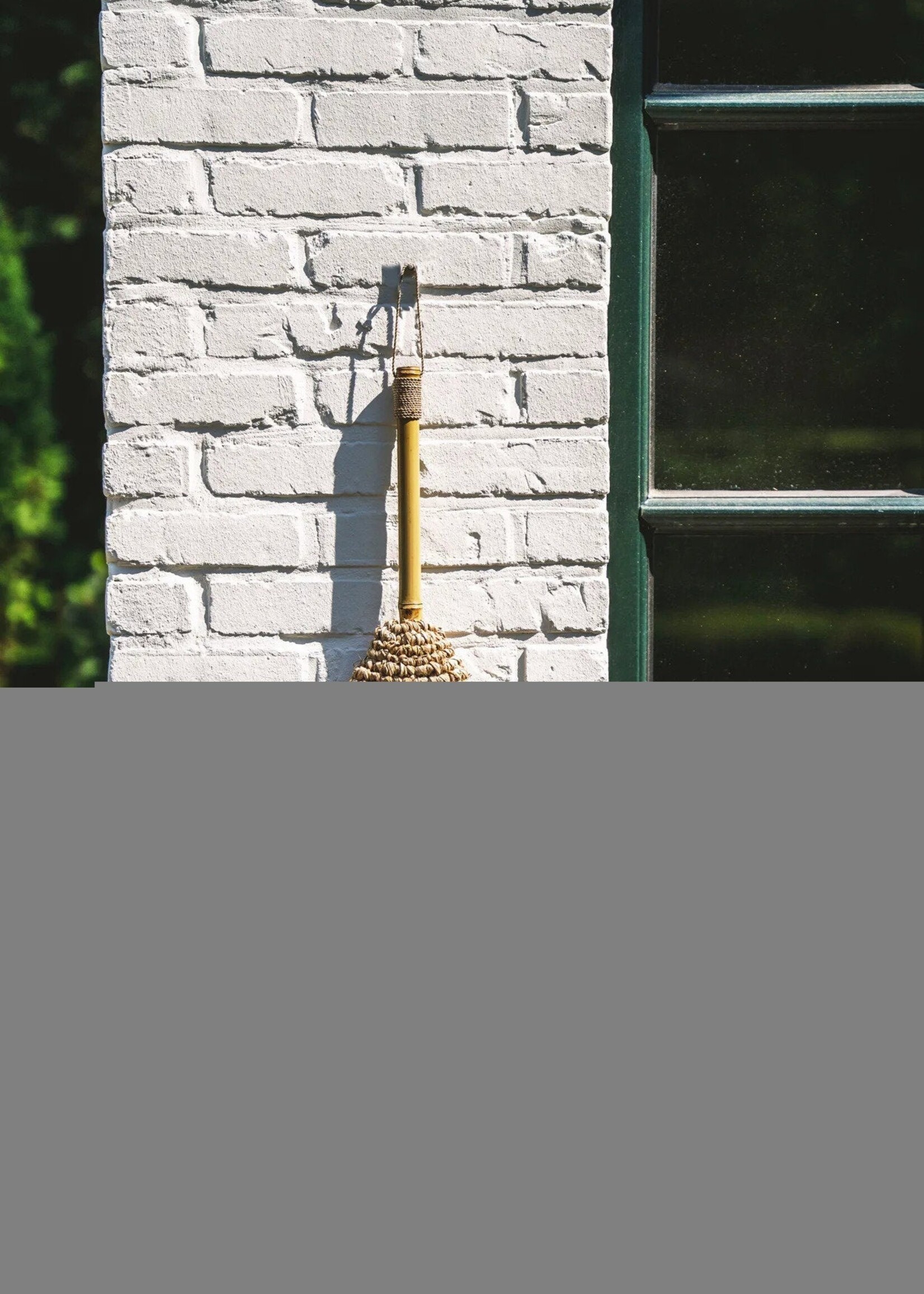 Bazar Bizar Antwerp The Raffia Broom - Natural