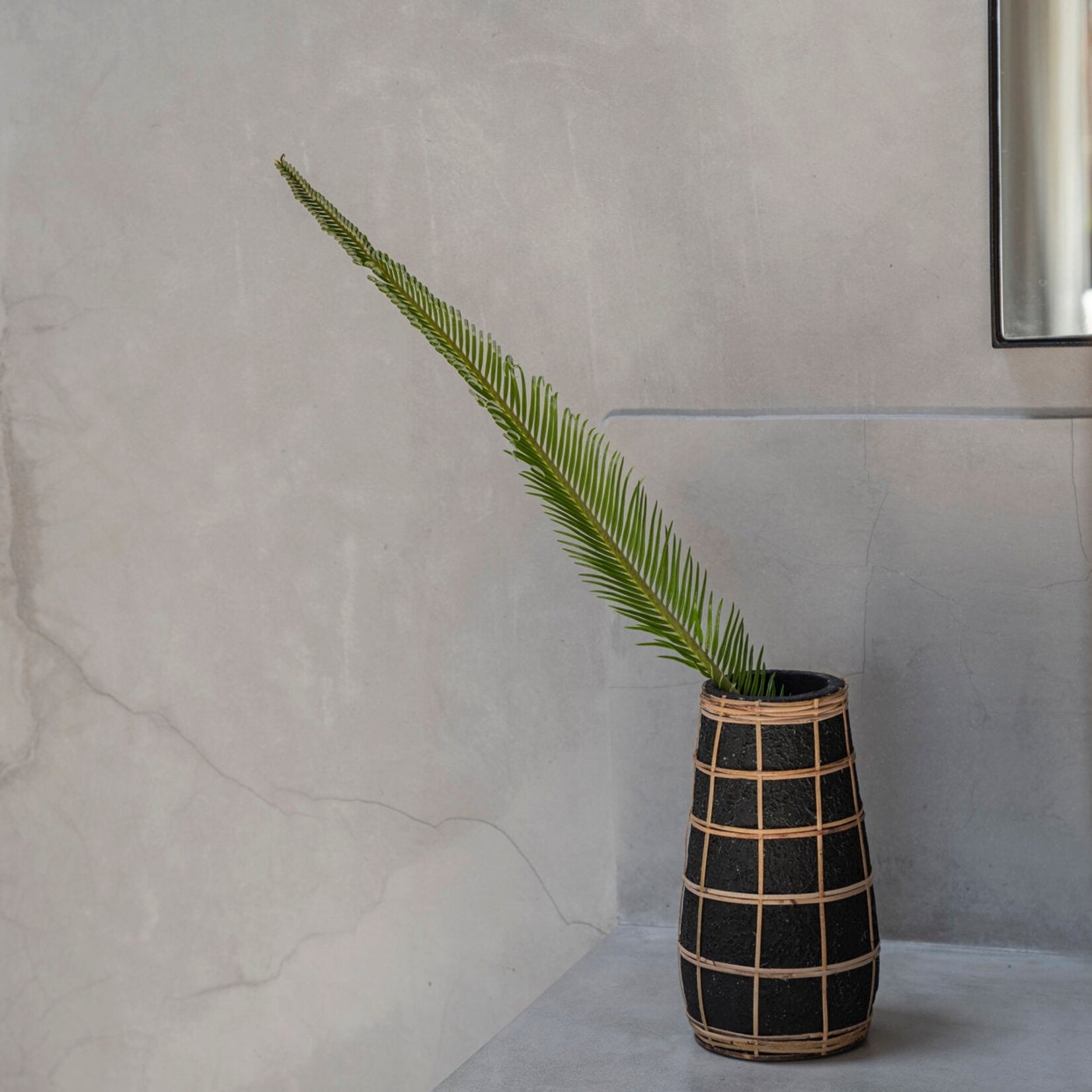 Bazar Bizar Antwerp The Cutie Vase - Black Natural - M