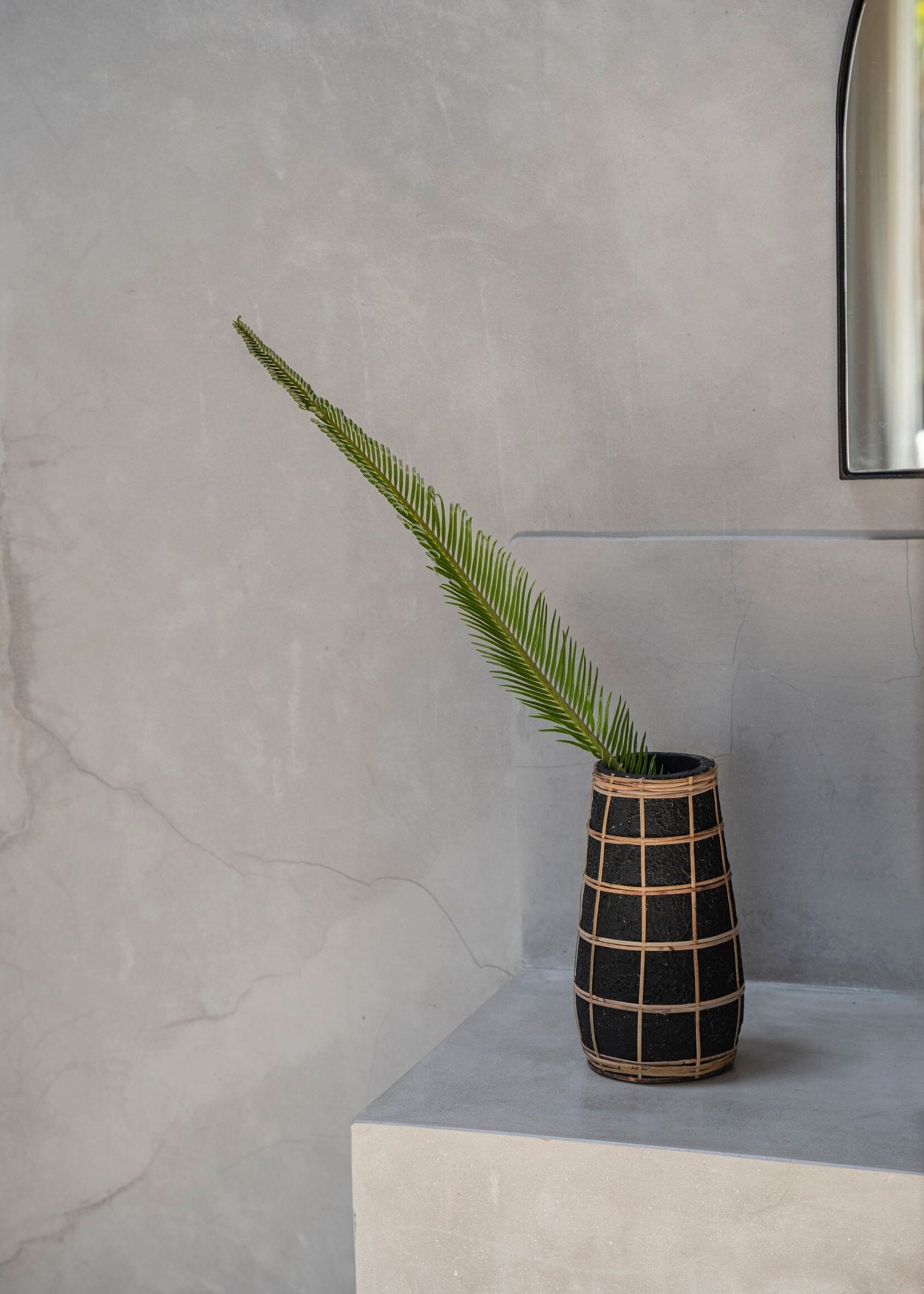 Bazar Bizar Antwerp The Cutie Vase - Black Natural - M