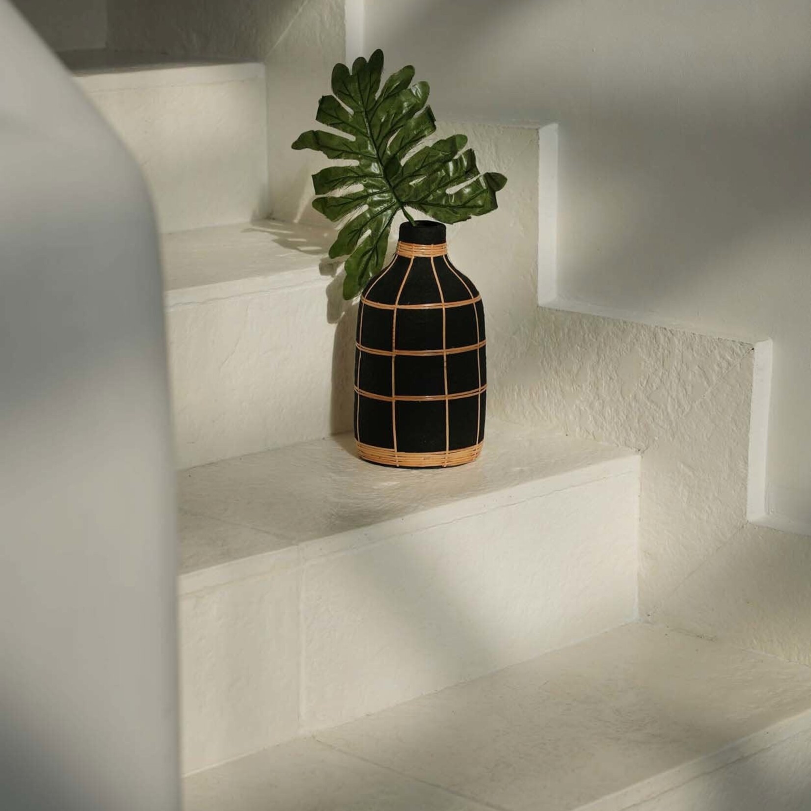 Bazar Bizar Antwerp The Whoopy Vase - Black Natural - M