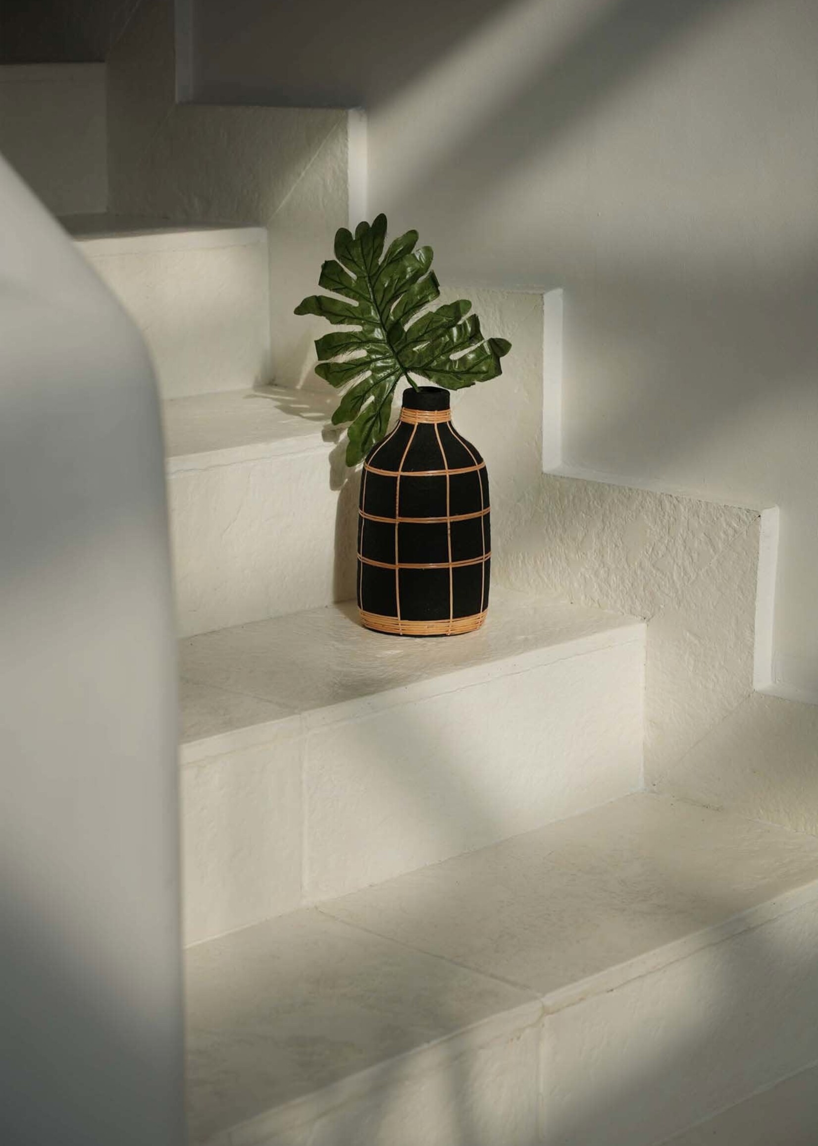 Bazar Bizar Antwerp The Whoopy Vase - Black Natural - M