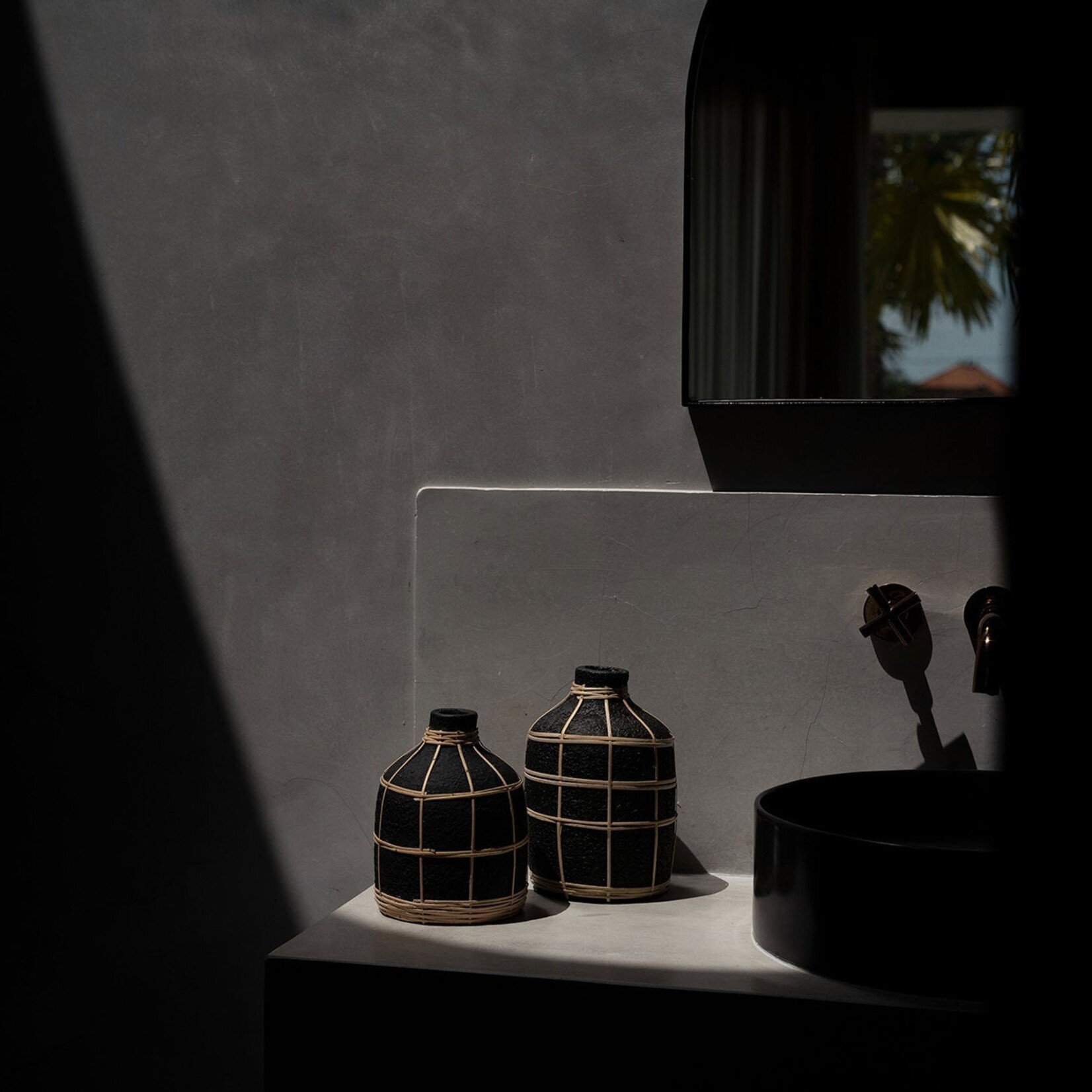 Bazar Bizar Antwerp The Whoopy Vase - Black Natural - M