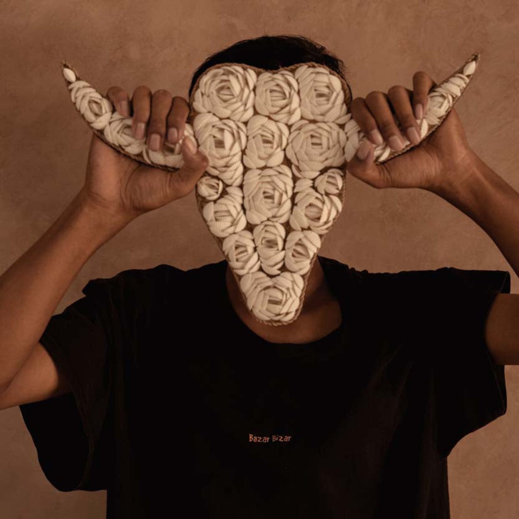 Bazar Bizar Antwerp The Bull Shell - White