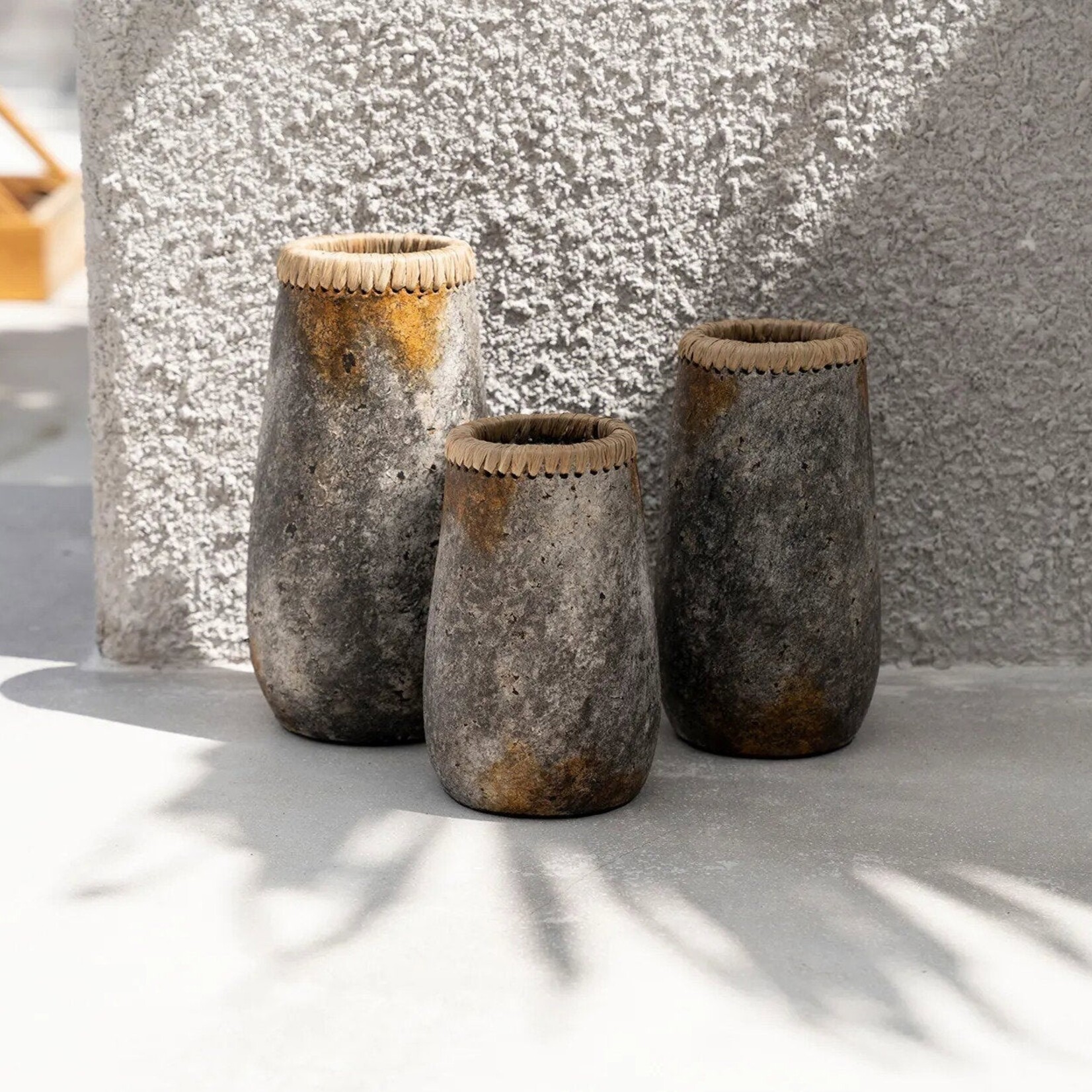 Bazar Bizar Antwerp The Sneaky Vase - Antique Grey - S