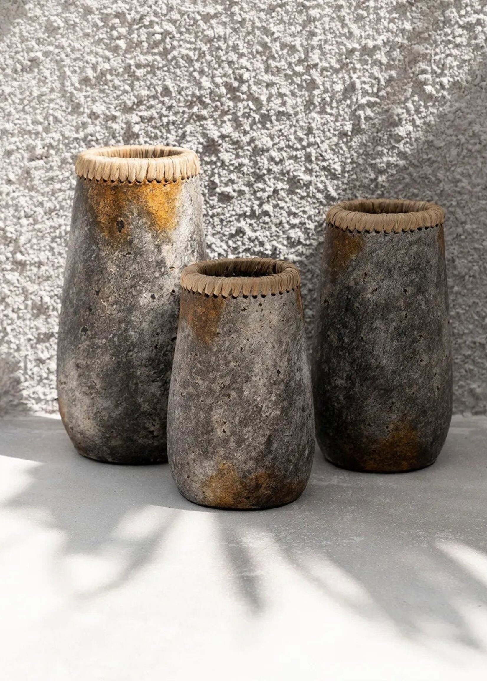 Bazar Bizar Antwerp The Sneaky Vase - Antique Grey - S