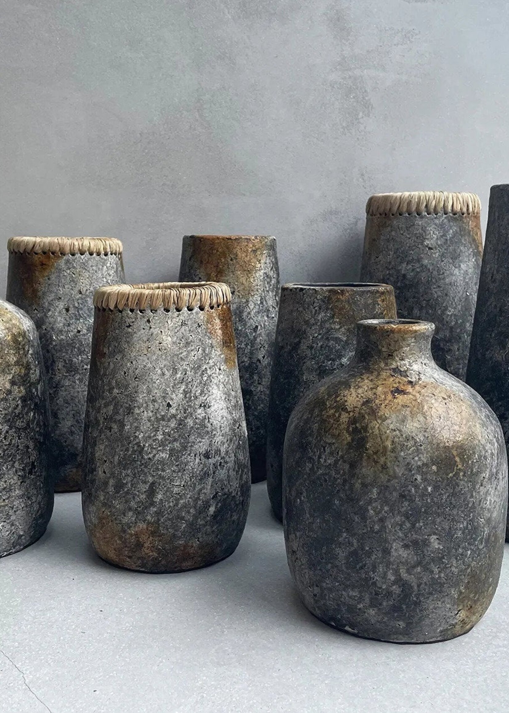 Bazar Bizar Antwerp The Sneaky Vase - Antique Grey - S