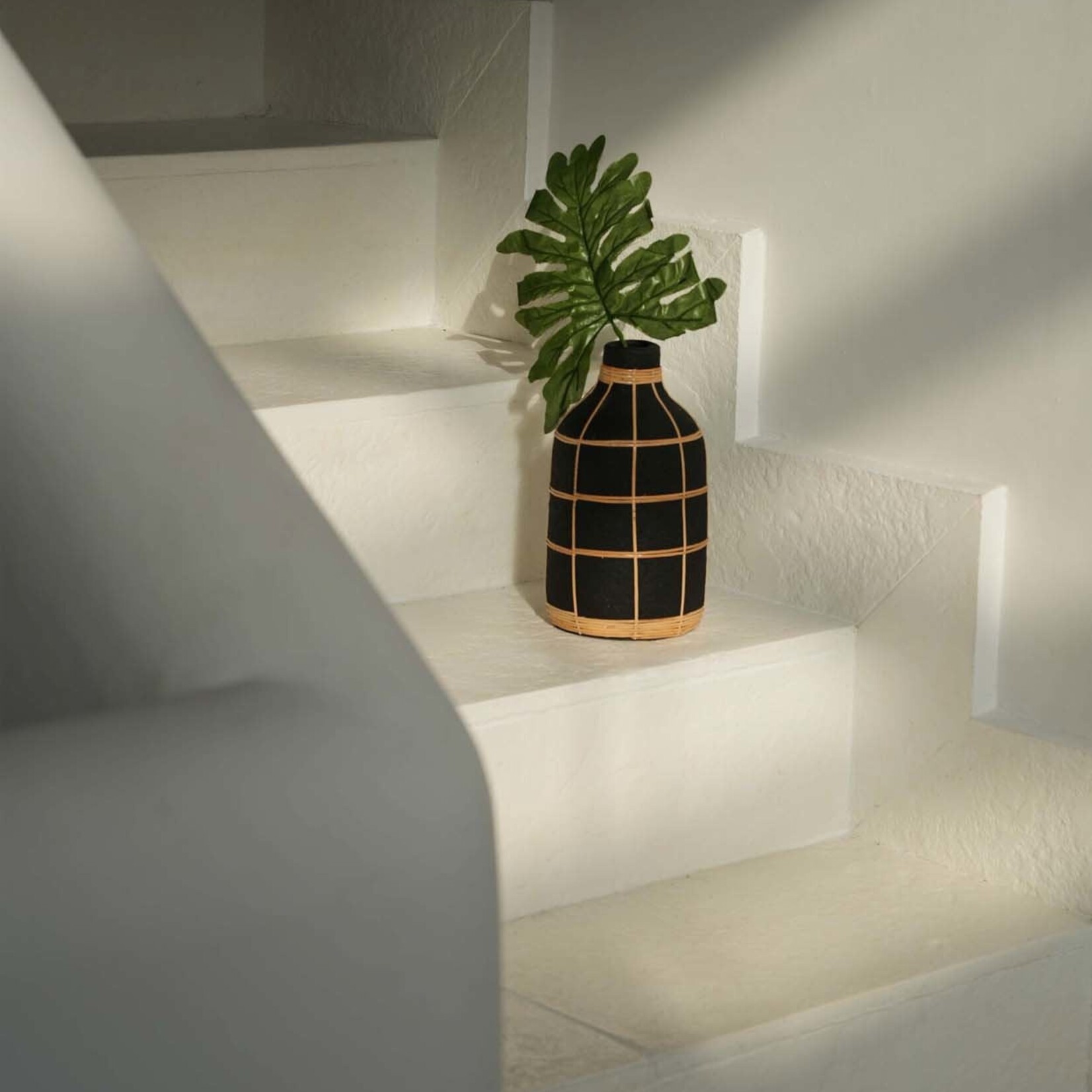 Bazar Bizar Antwerp The Whoopy Vase - Black Natural - L