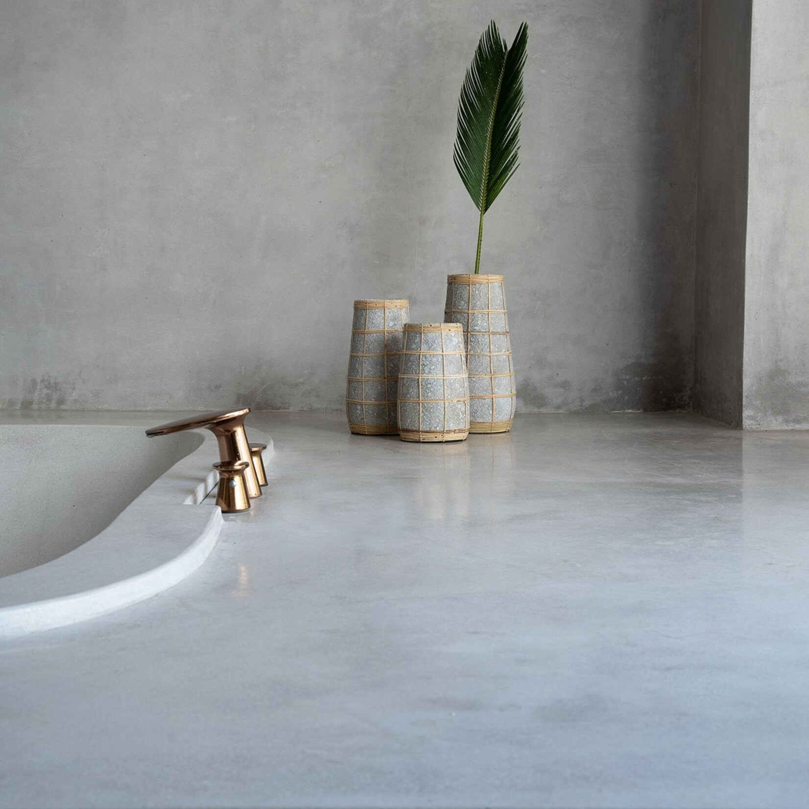Bazar Bizar Antwerp The Cutie Vase - Concrete Natural - S