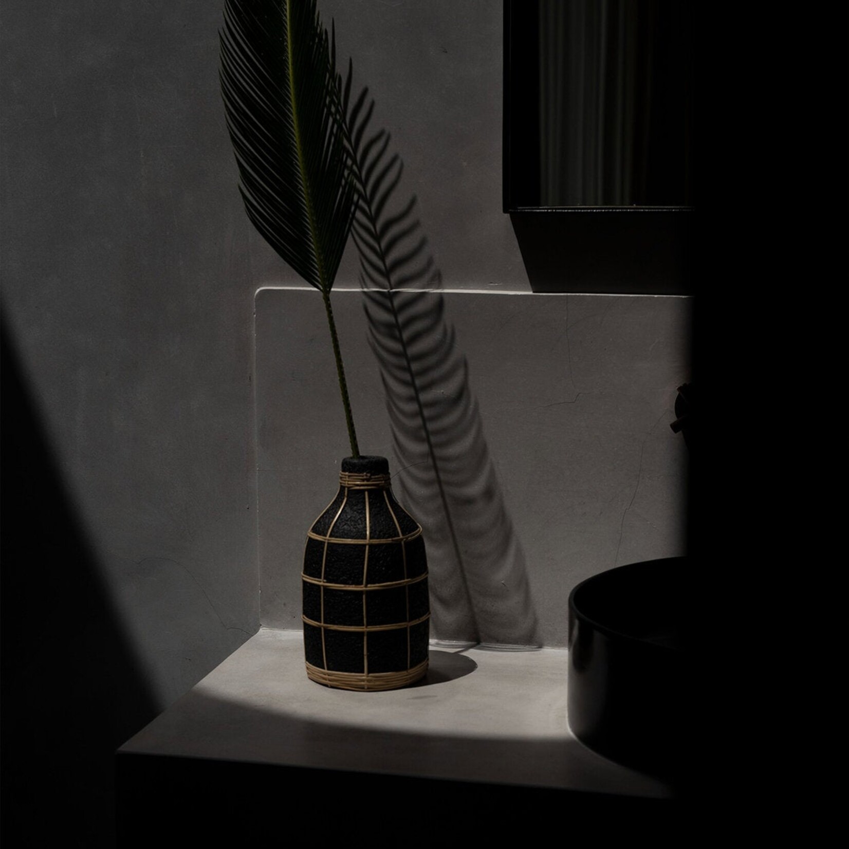 Bazar Bizar Antwerp The Whoopy Vase - Black Natural - L