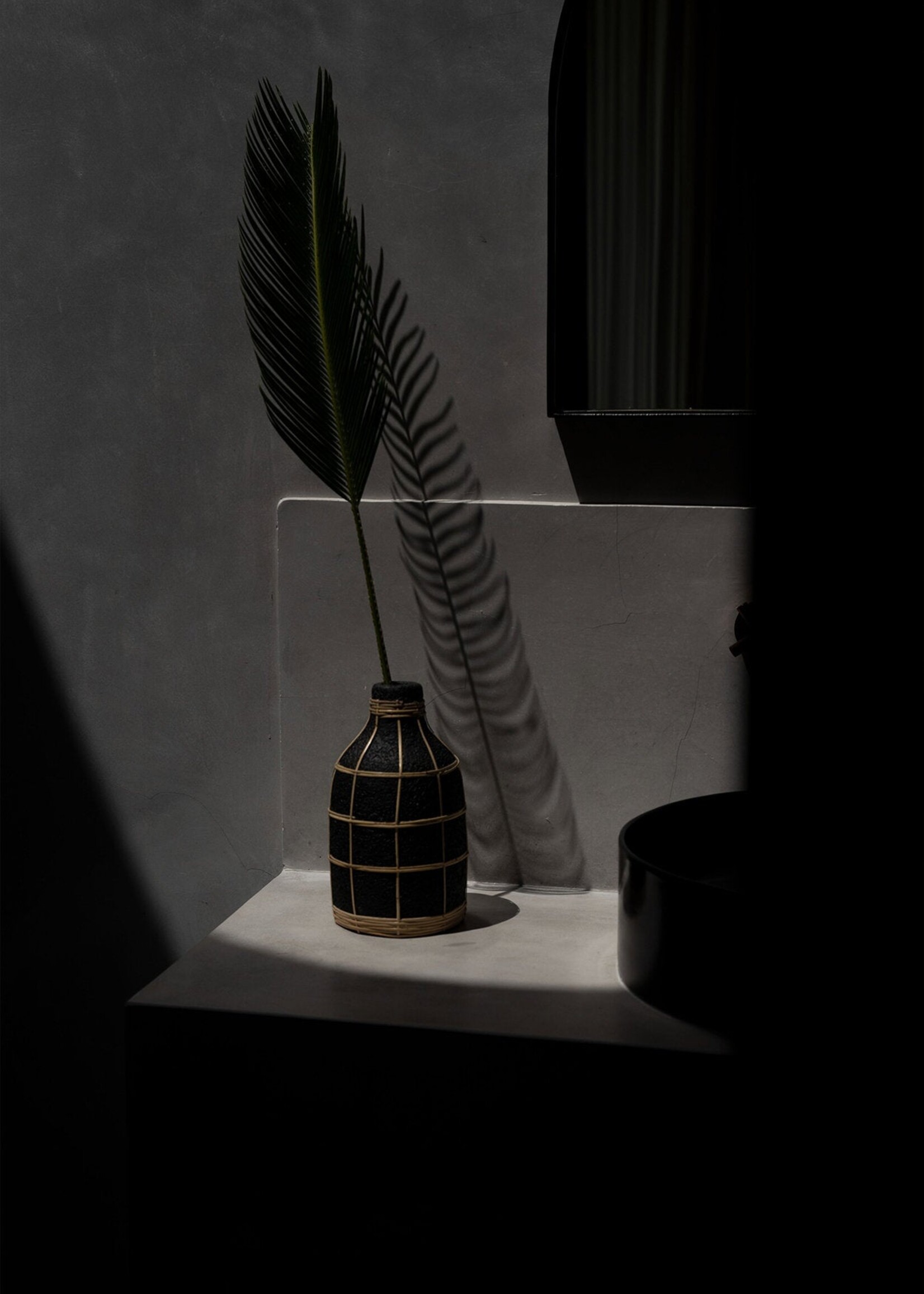 Bazar Bizar Antwerp The Whoopy Vase - Black Natural - L