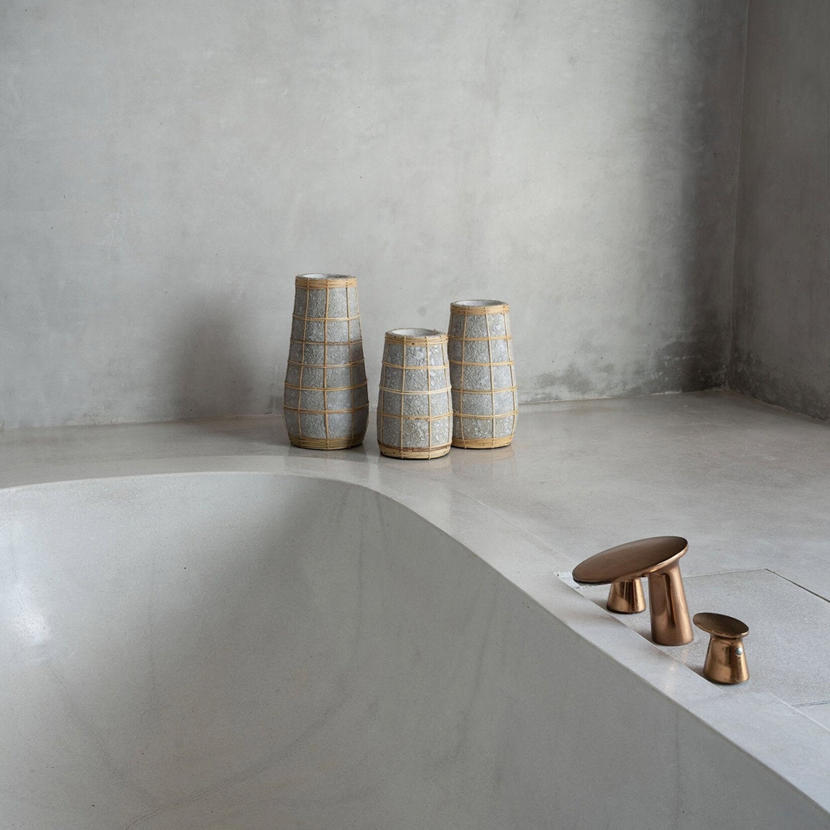 Bazar Bizar Antwerp The Cutie Vase - Concrete Natural - S