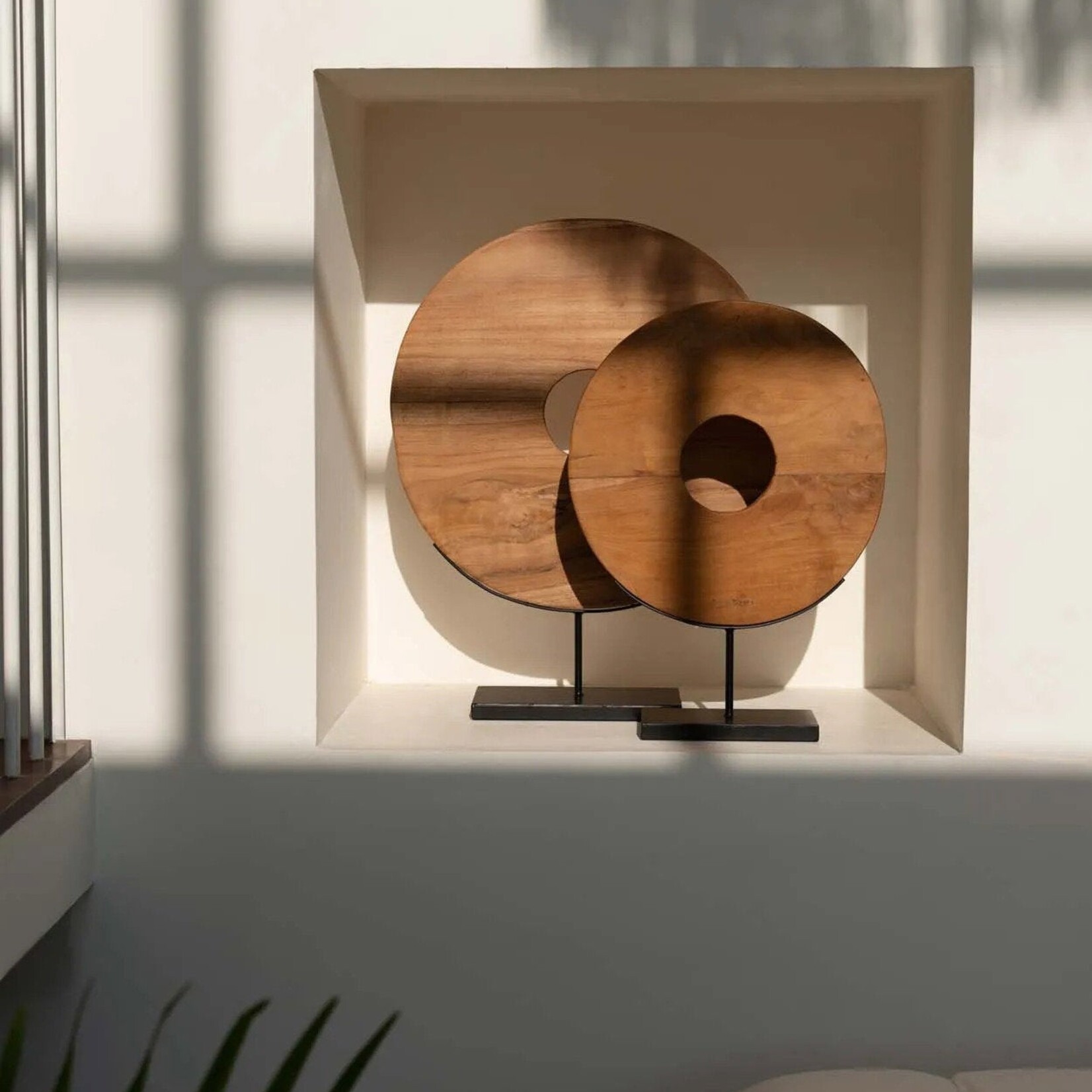 Bazar Bizar Antwerp The Teak Disc on Stand - L