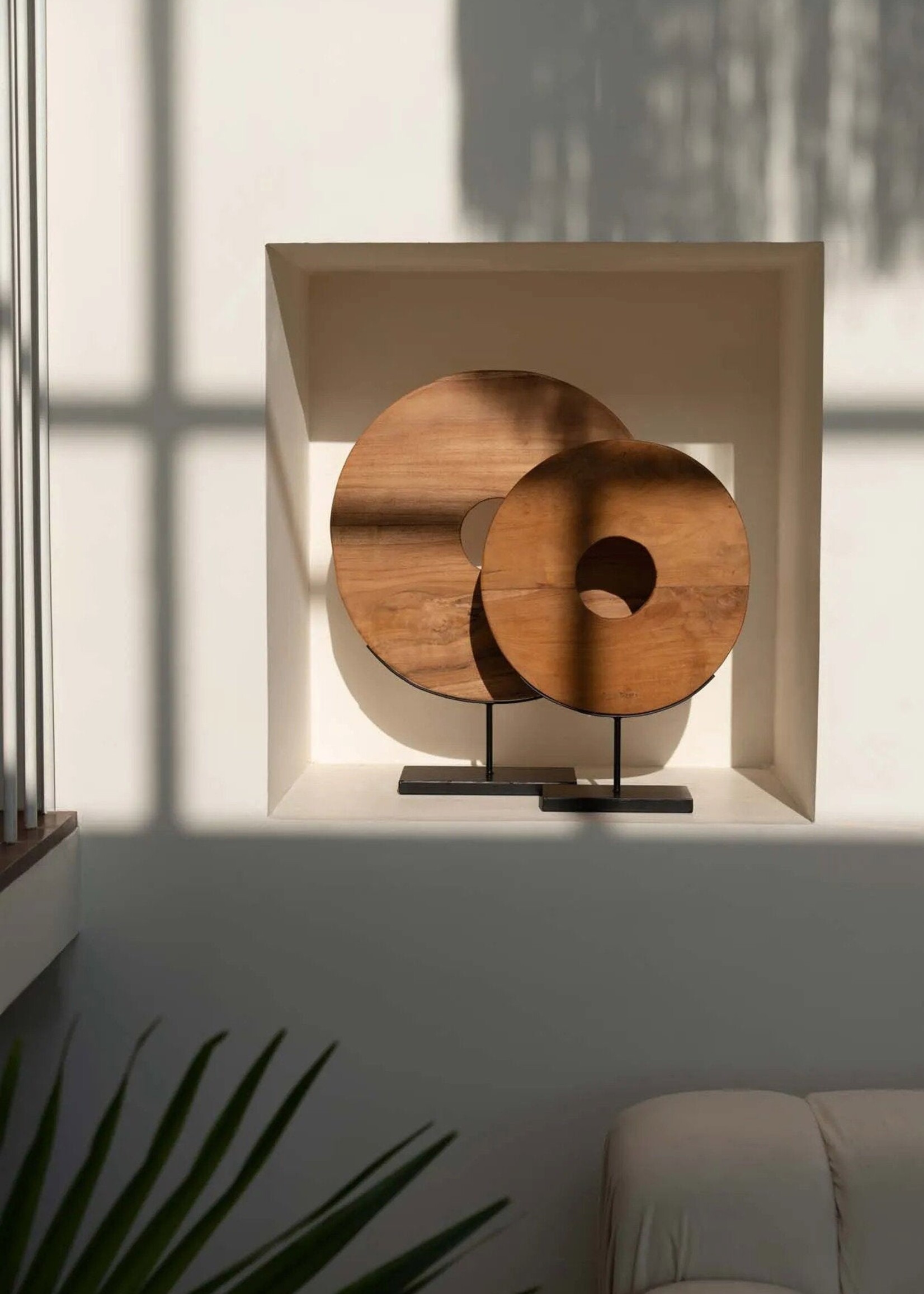 Bazar Bizar Antwerp The Teak Disc on Stand - L