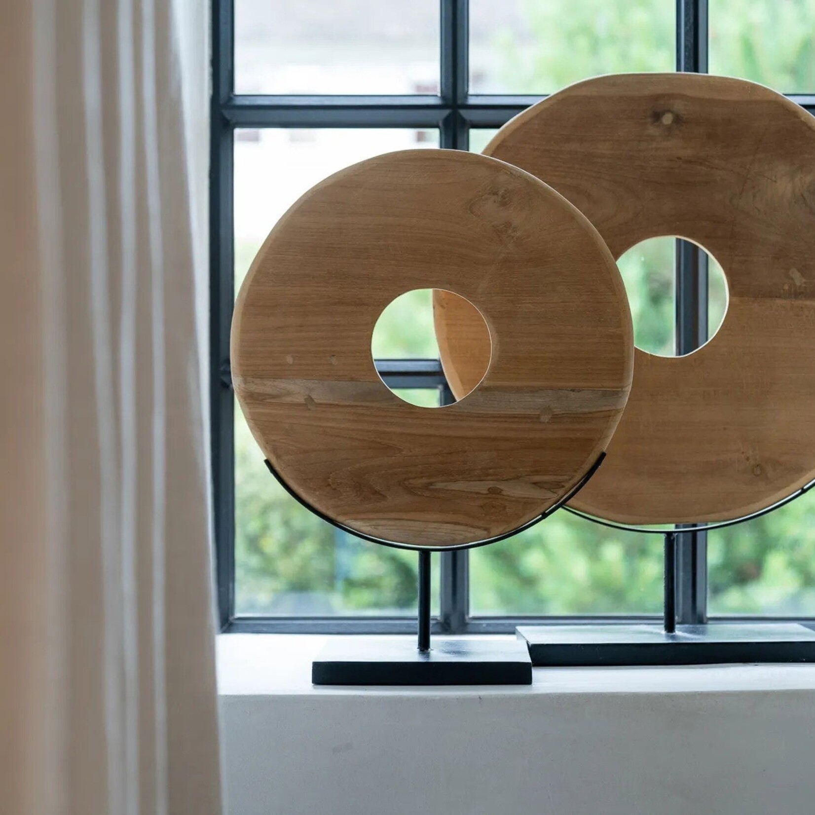 Bazar Bizar Antwerp The Teak Disc on Stand - L
