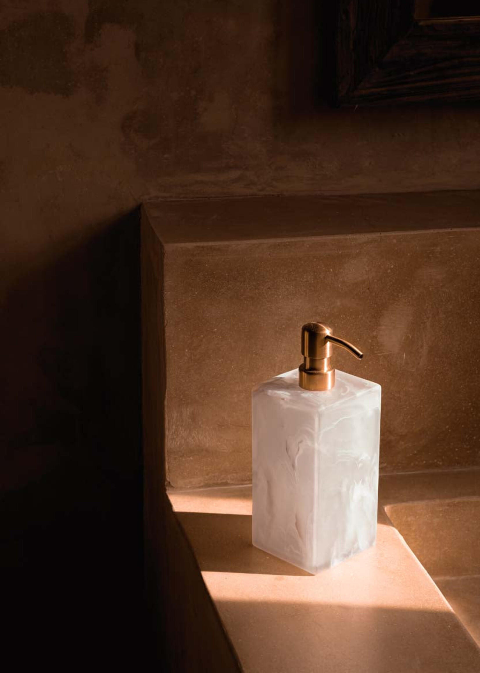 Bazar Bizar Antwerp The Resin Soap Dispenser - Pink White