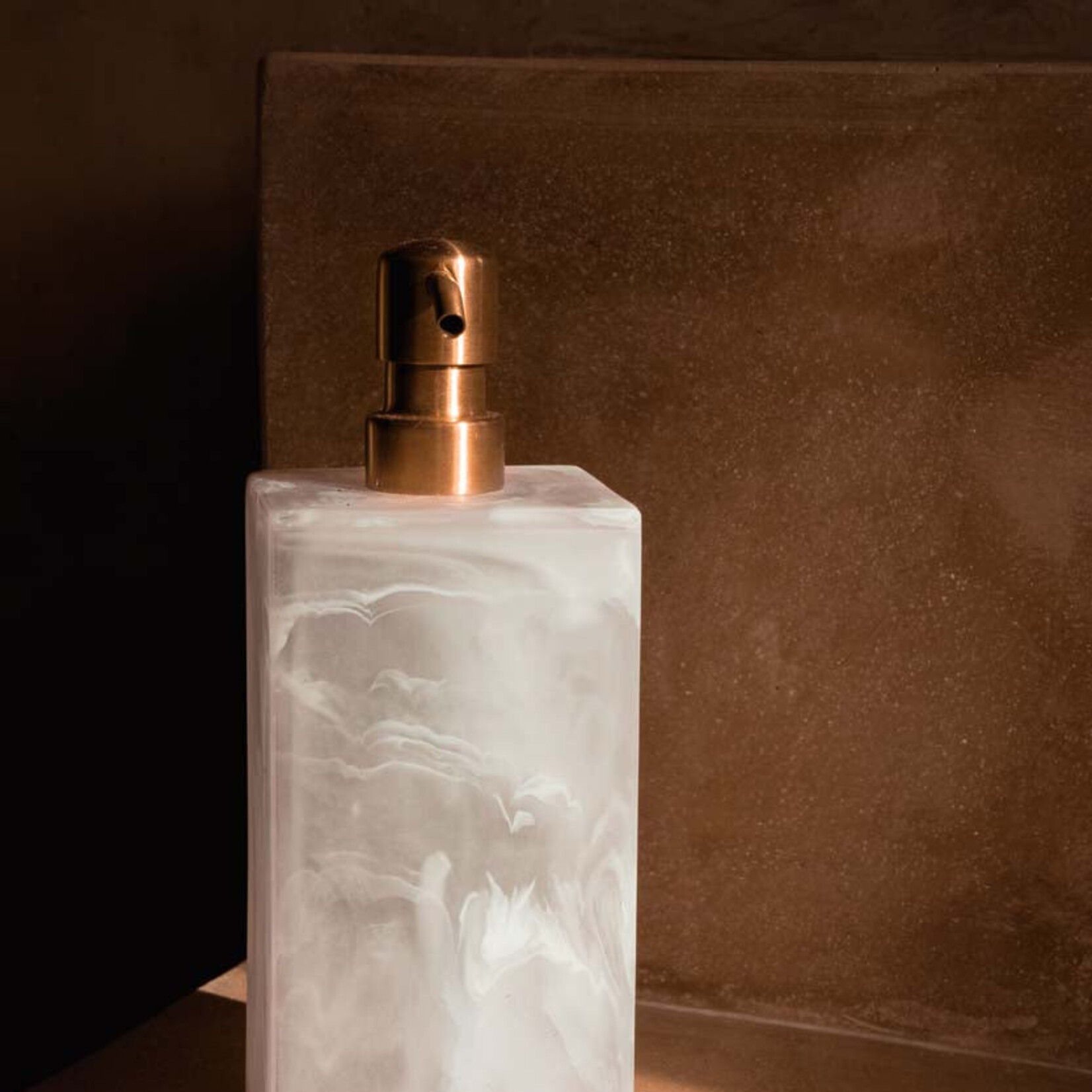 Bazar Bizar Antwerp The Resin Soap Dispenser - Pink White