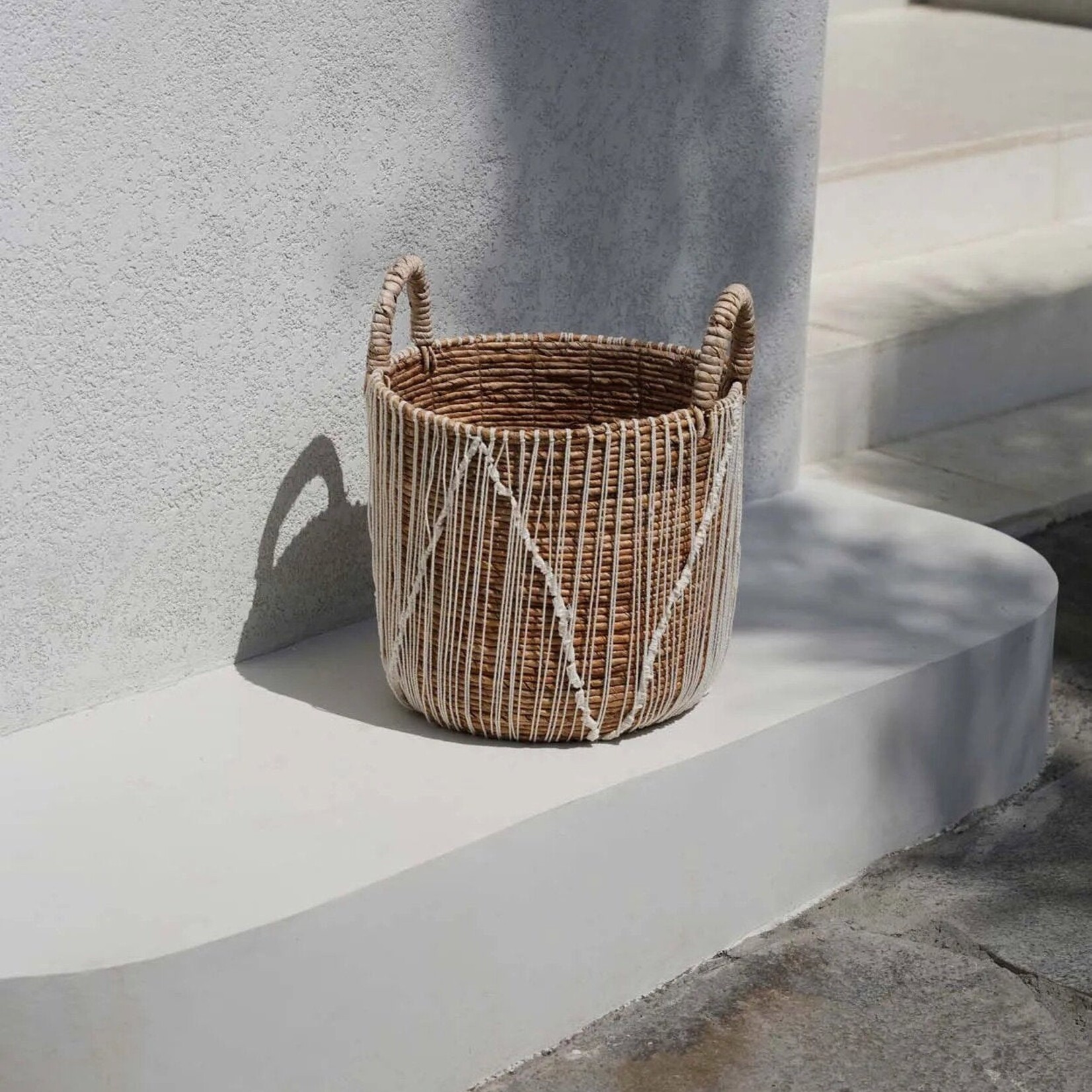 Bazar Bizar Antwerp The Straight Stitched Macrame Basket - L