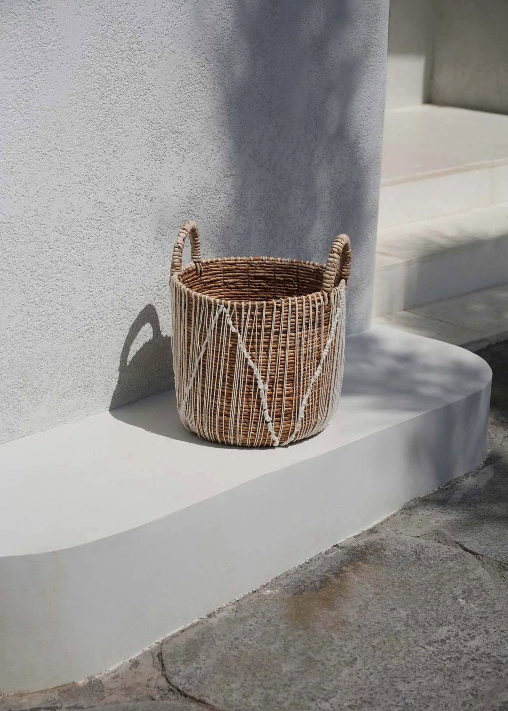 Bazar Bizar Antwerp The Straight Stitched Macrame Basket - L