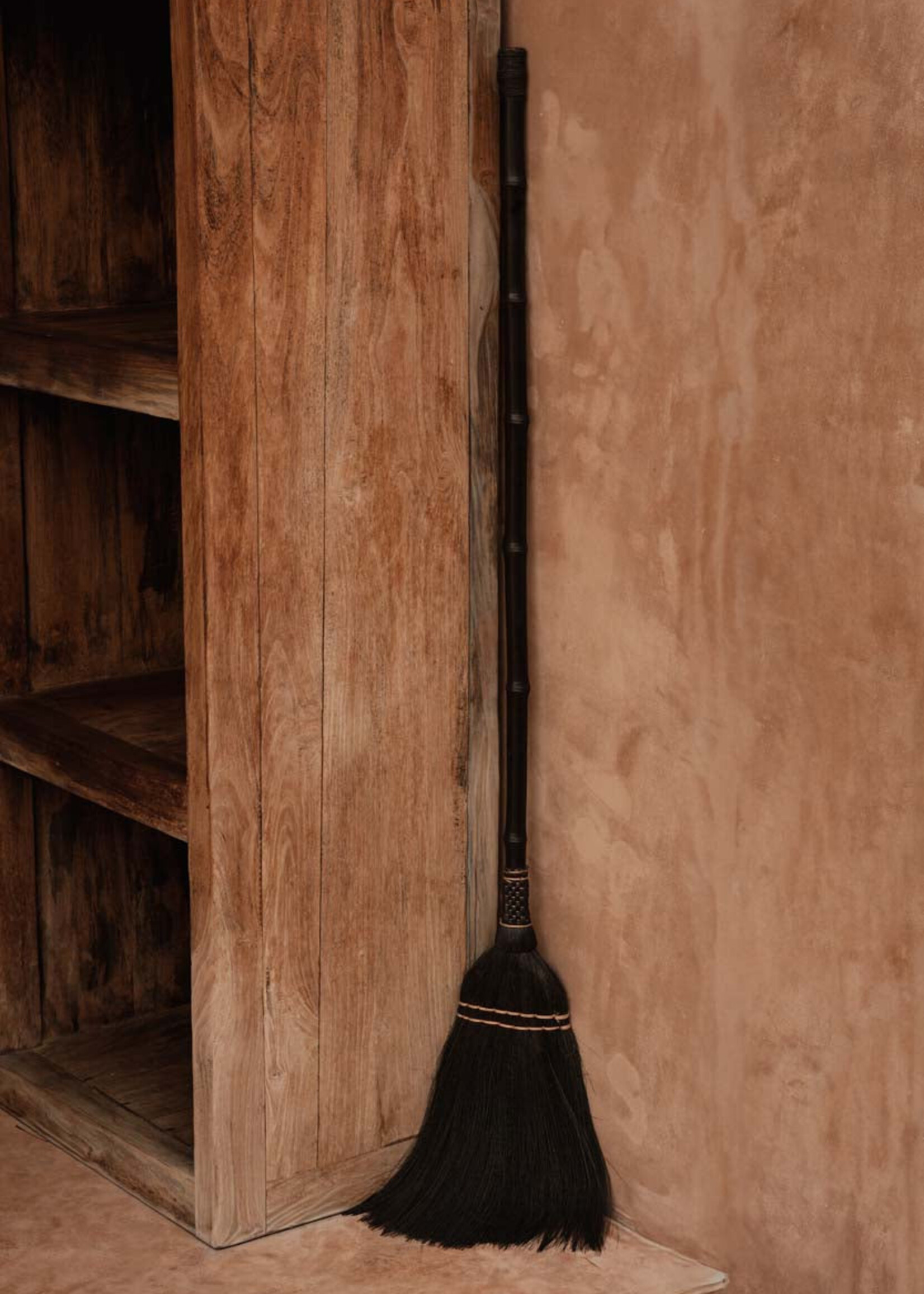 Bazar Bizar Antwerp The Big Broom - Black