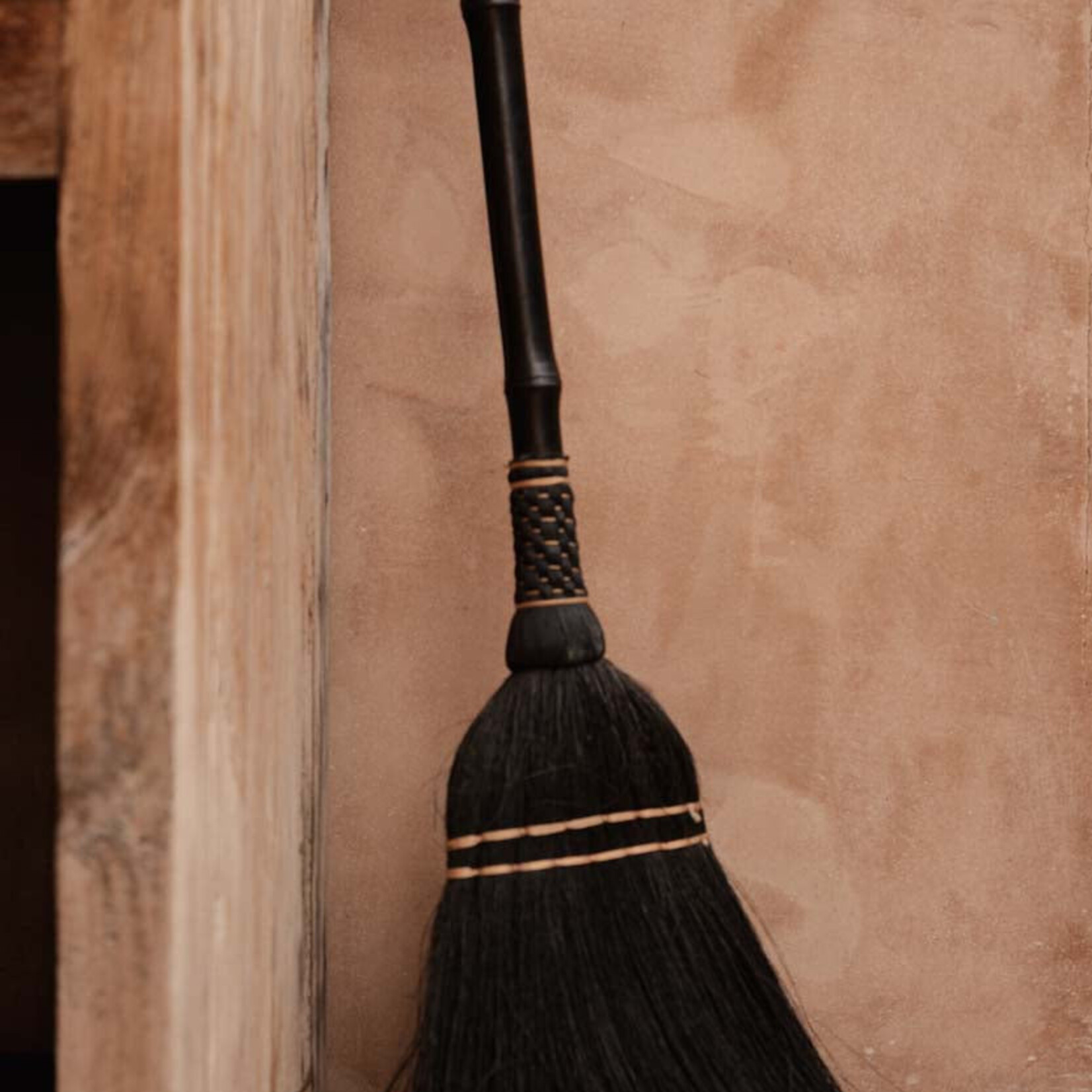 Bazar Bizar Antwerp The Big Broom - Black