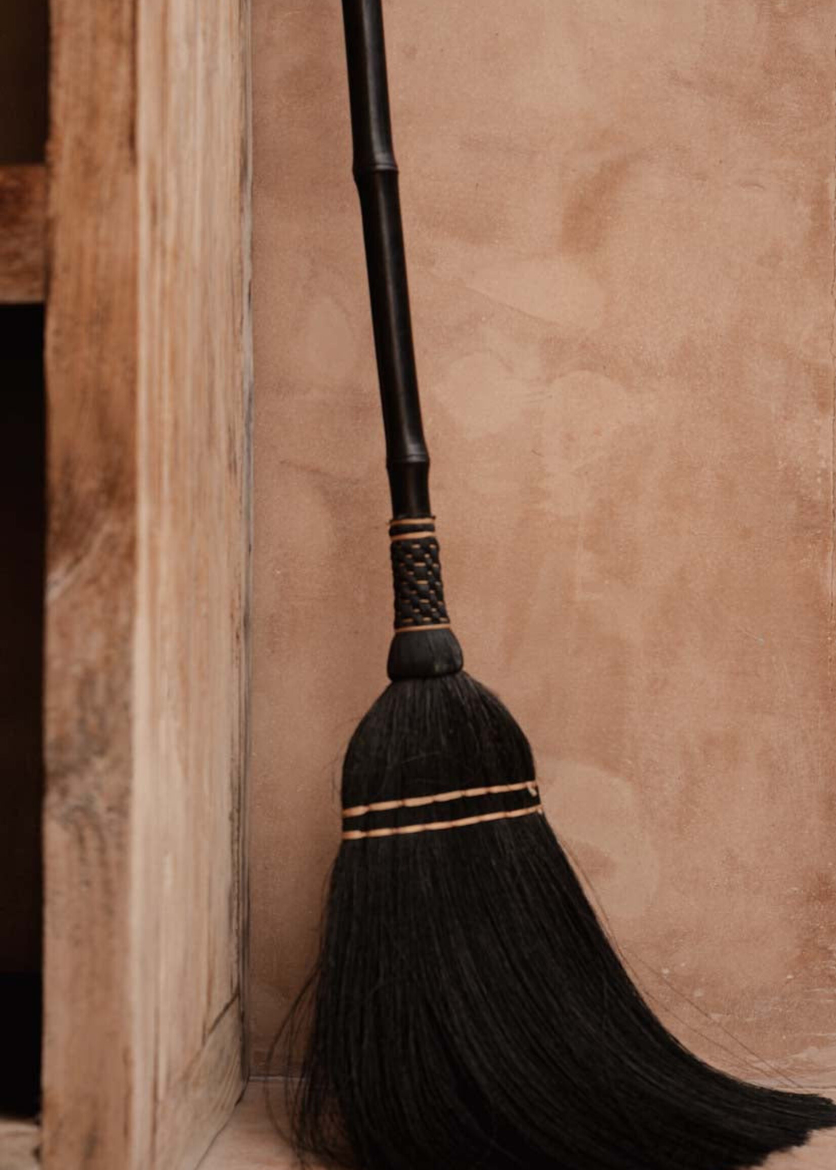 Bazar Bizar Antwerp The Big Broom - Black