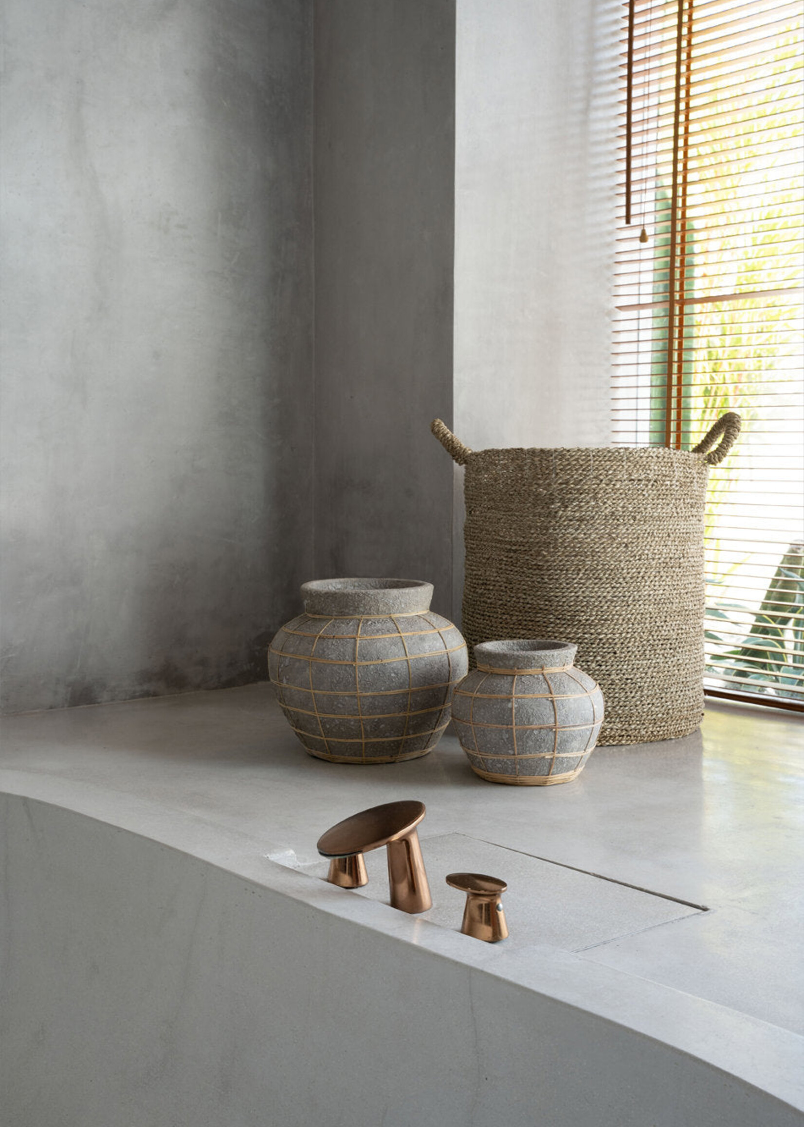 Bazar Bizar Antwerp The Belly Vase - Concrete Natural - S