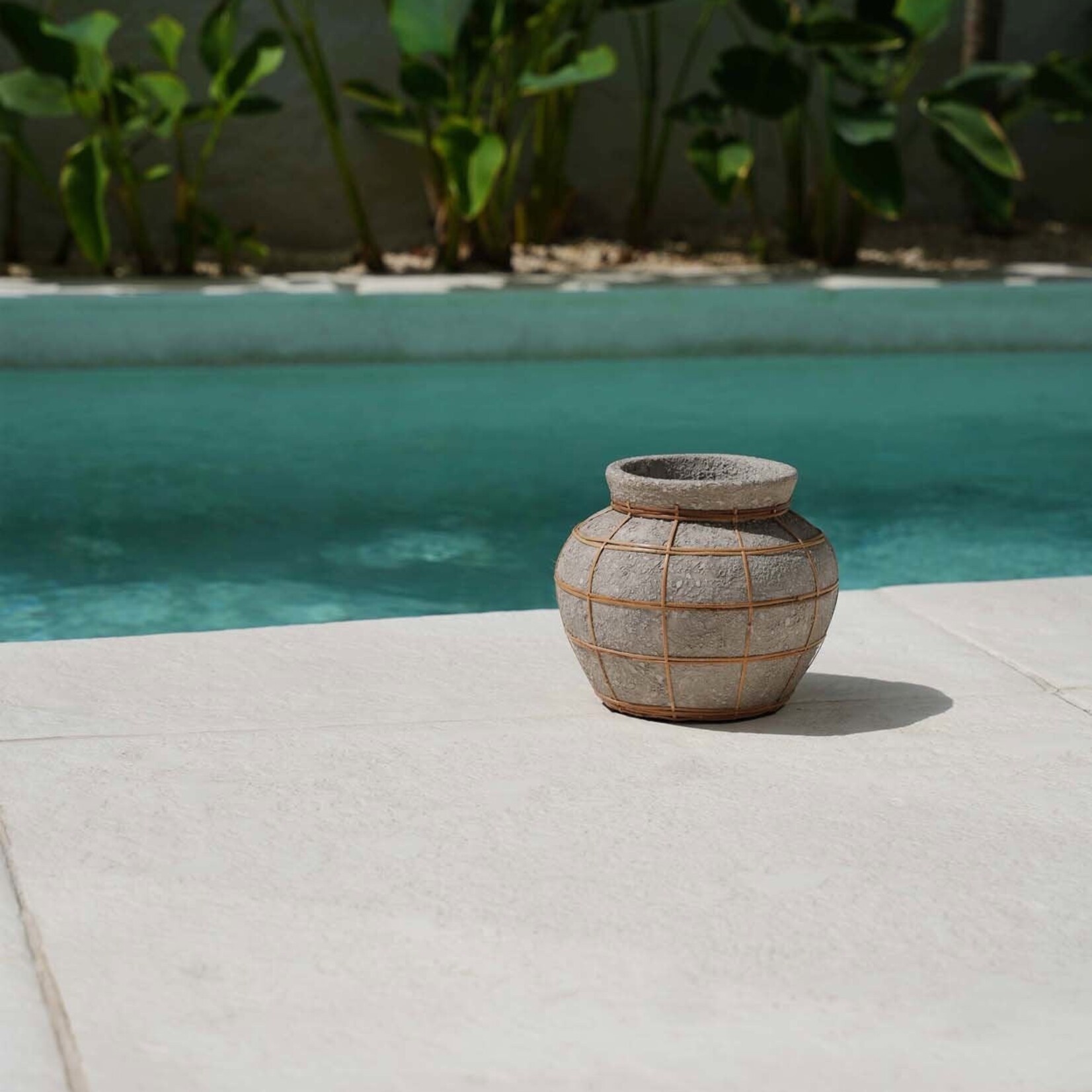 Bazar Bizar Antwerp The Belly Vase - Concrete Natural - S