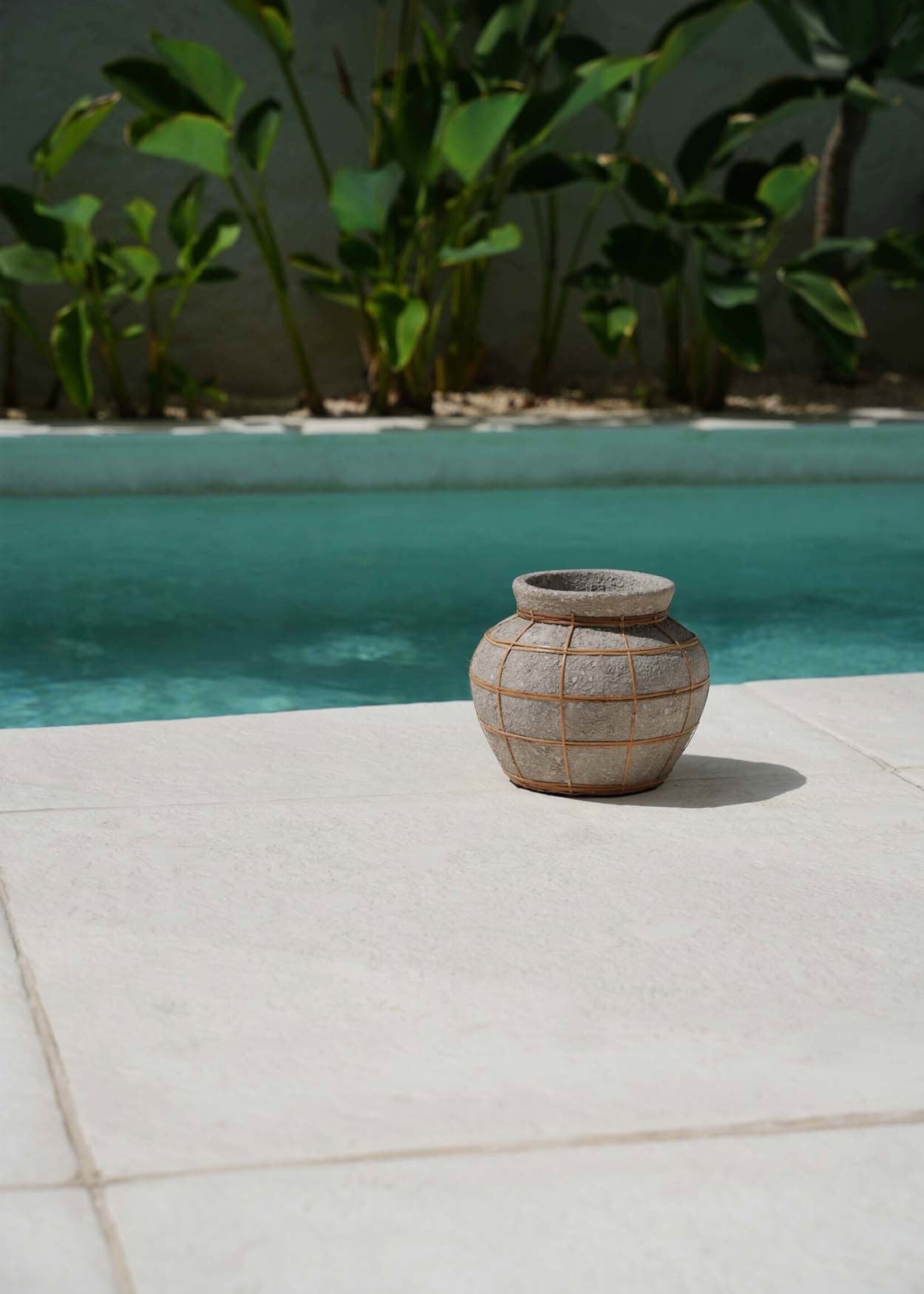 Bazar Bizar Antwerp The Belly Vase - Concrete Natural - S