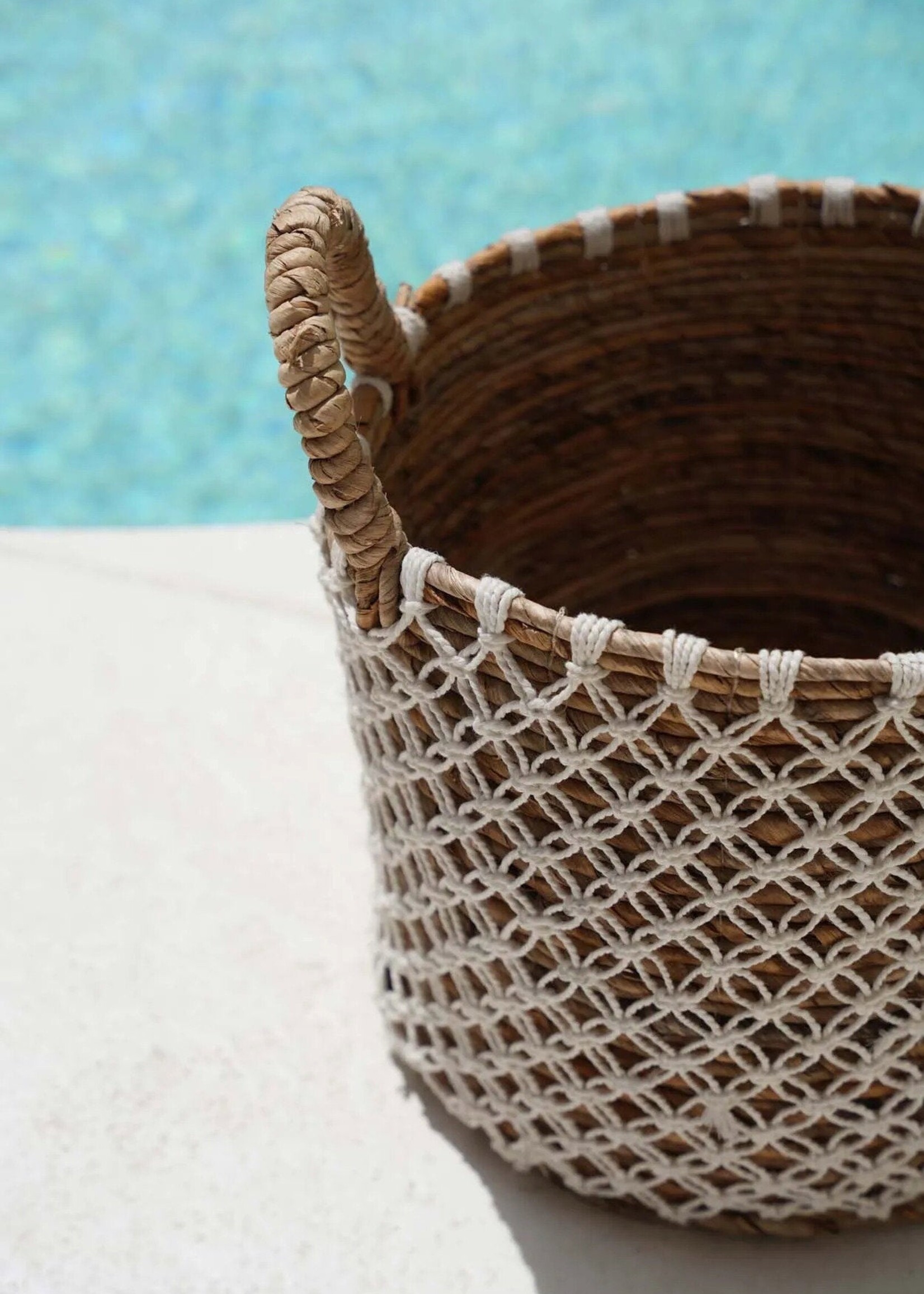 Bazar Bizar Antwerp The Crossed Stitched Macrame Basket - M
