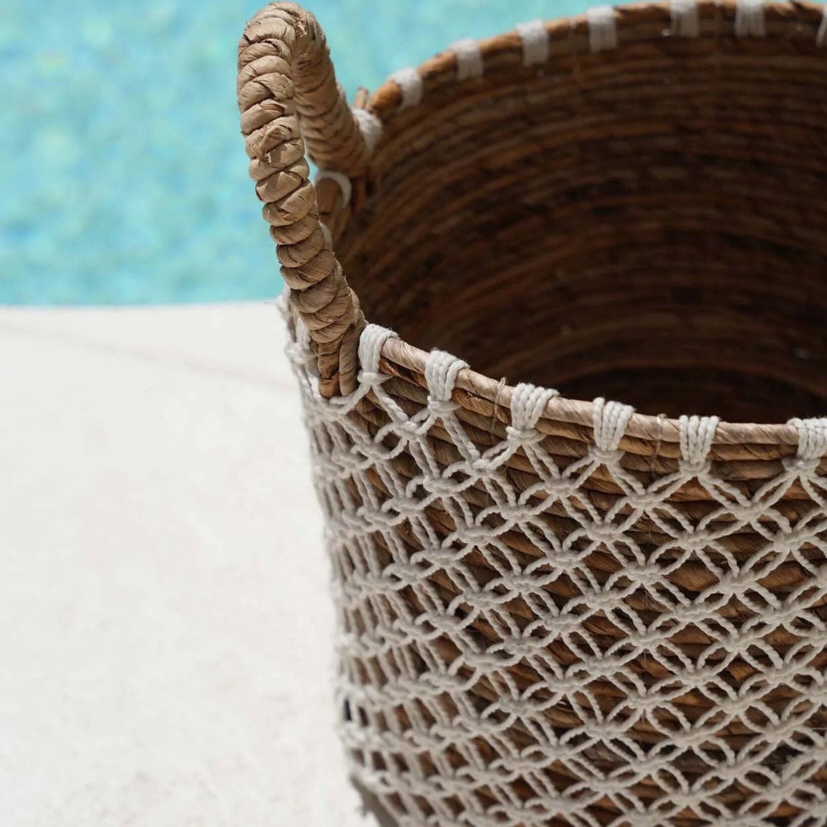 Bazar Bizar Antwerp The Crossed Stitched Macrame Basket - M