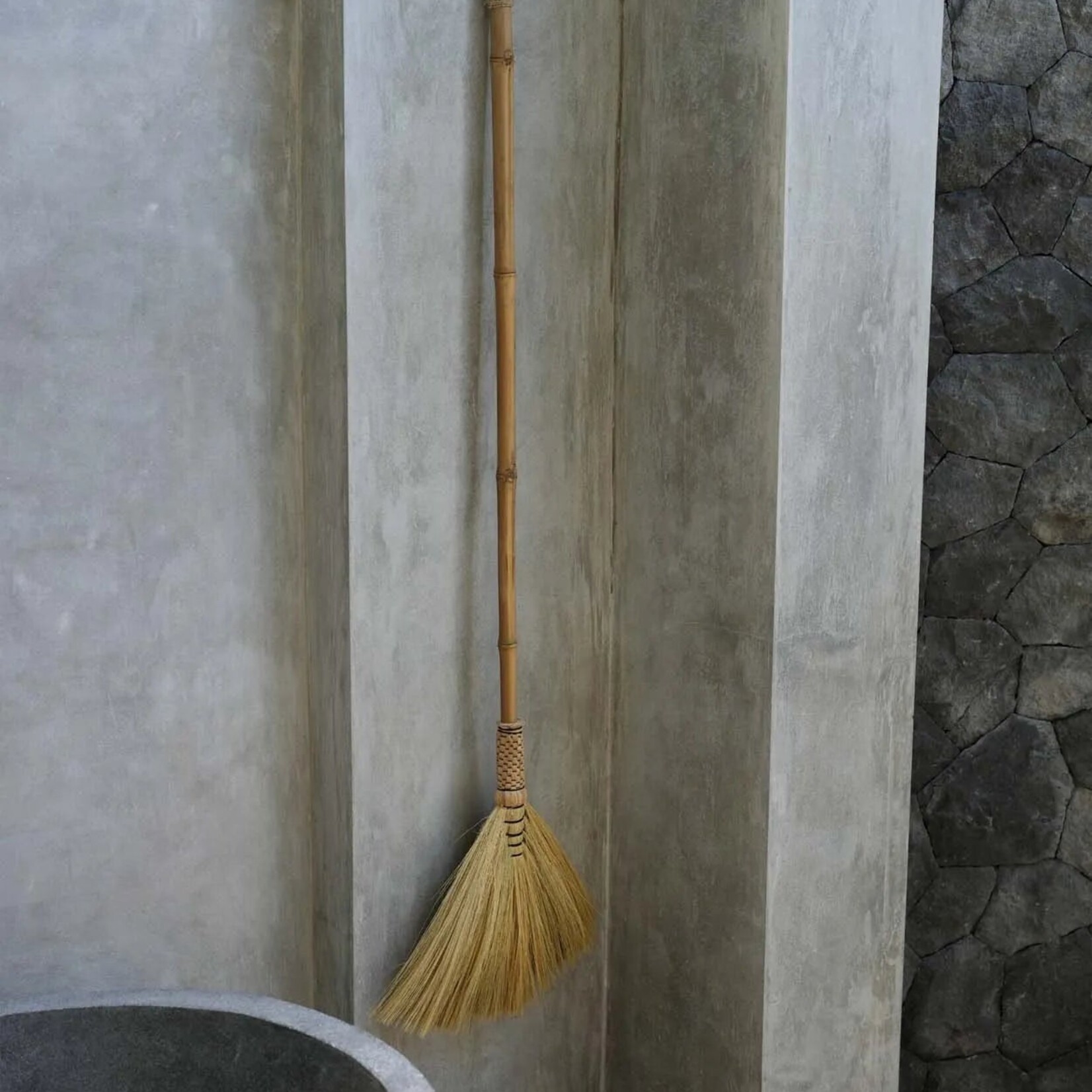 Bazar Bizar Antwerp The Big Broom - Natural