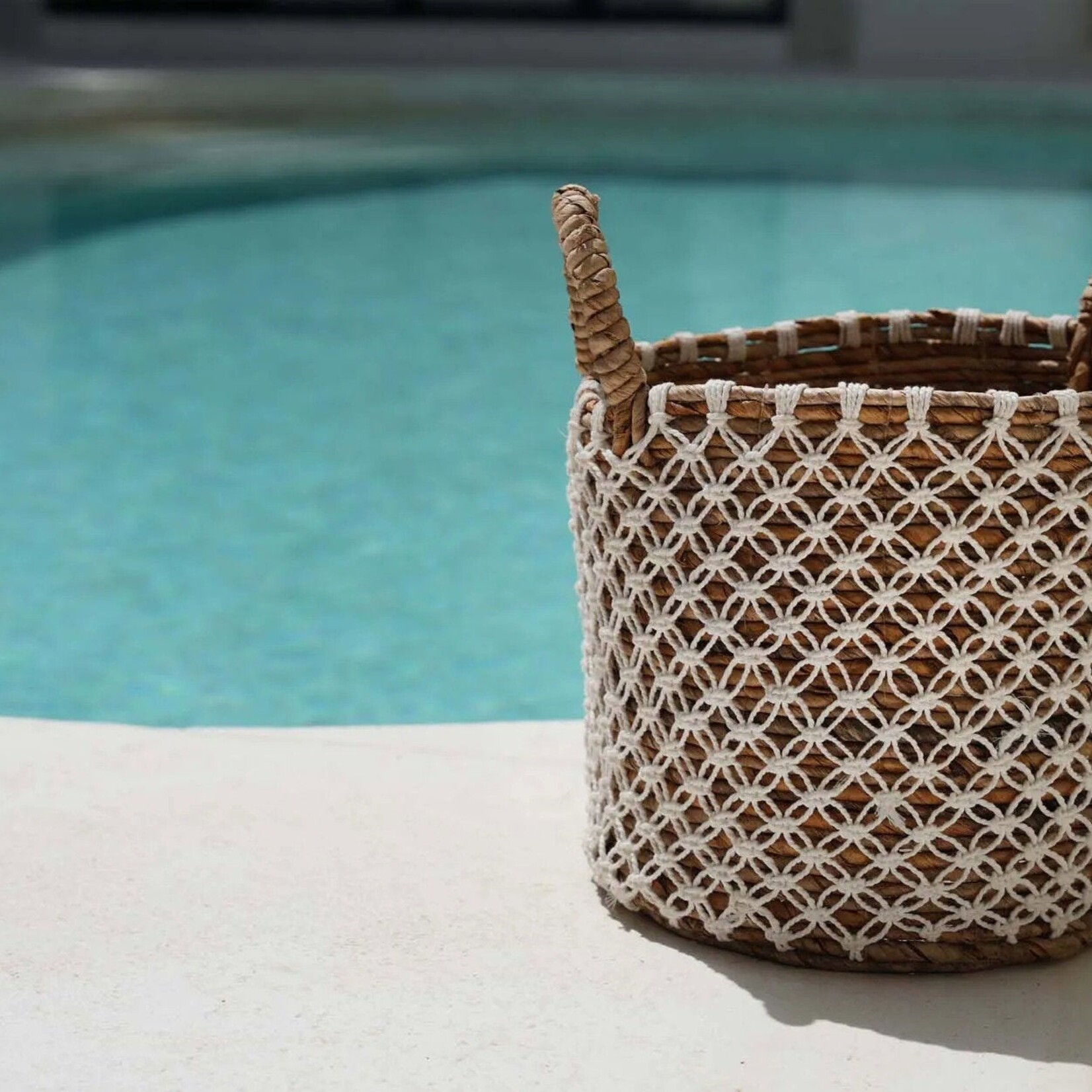 Bazar Bizar Antwerp The Crossed Stitched Macrame Basket - S