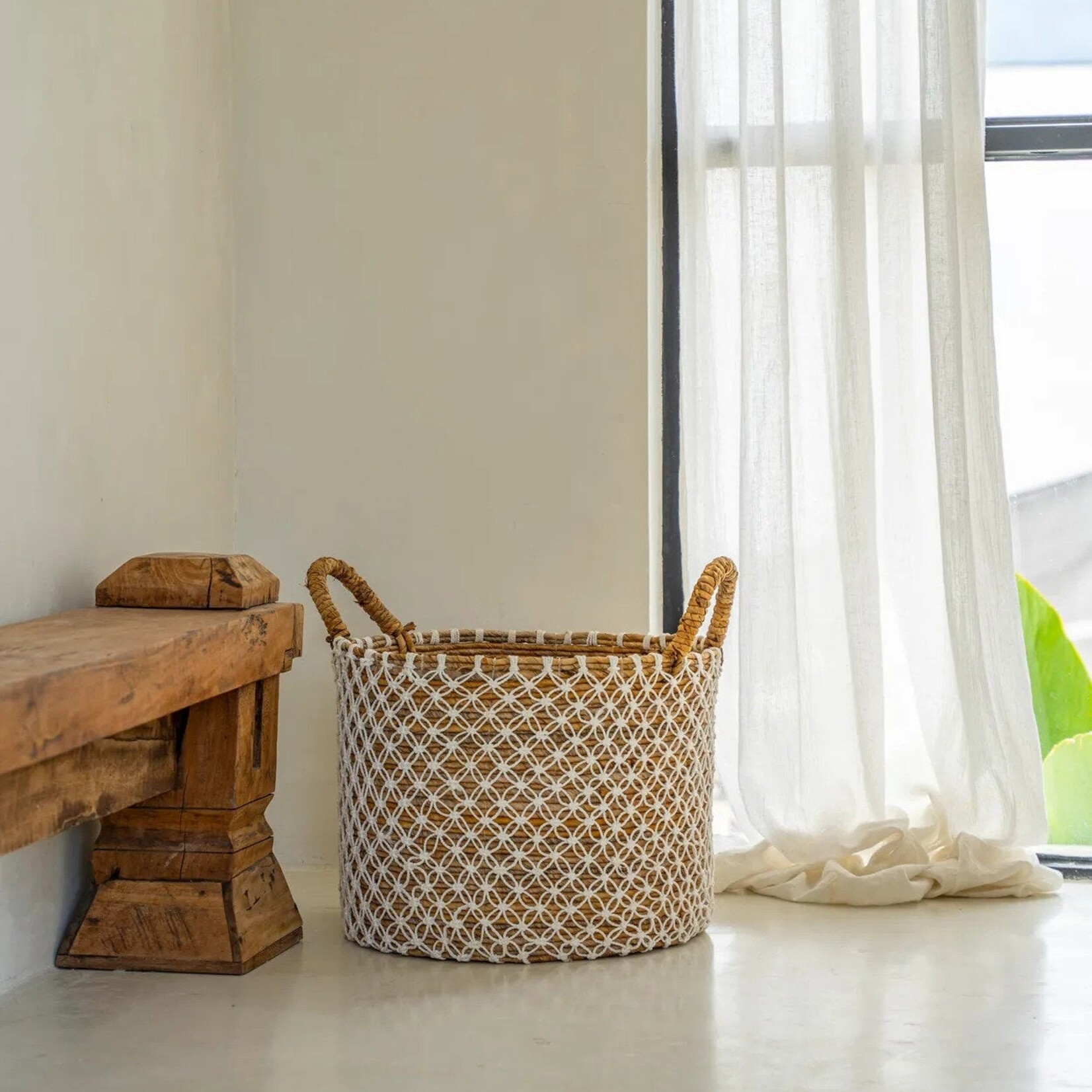 Bazar Bizar Antwerp The Crossed Stitched Macrame Basket - S