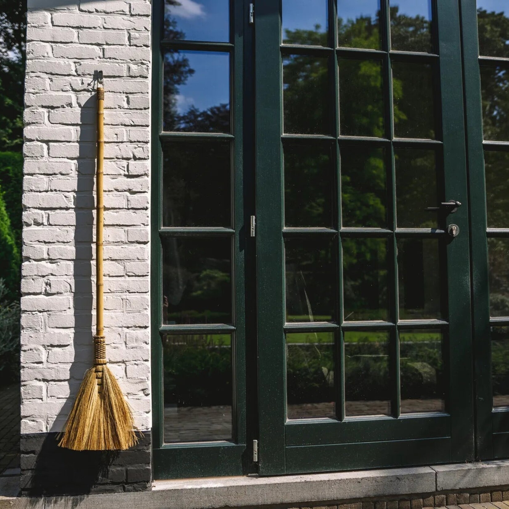 Bazar Bizar Antwerp The Big Broom - Natural