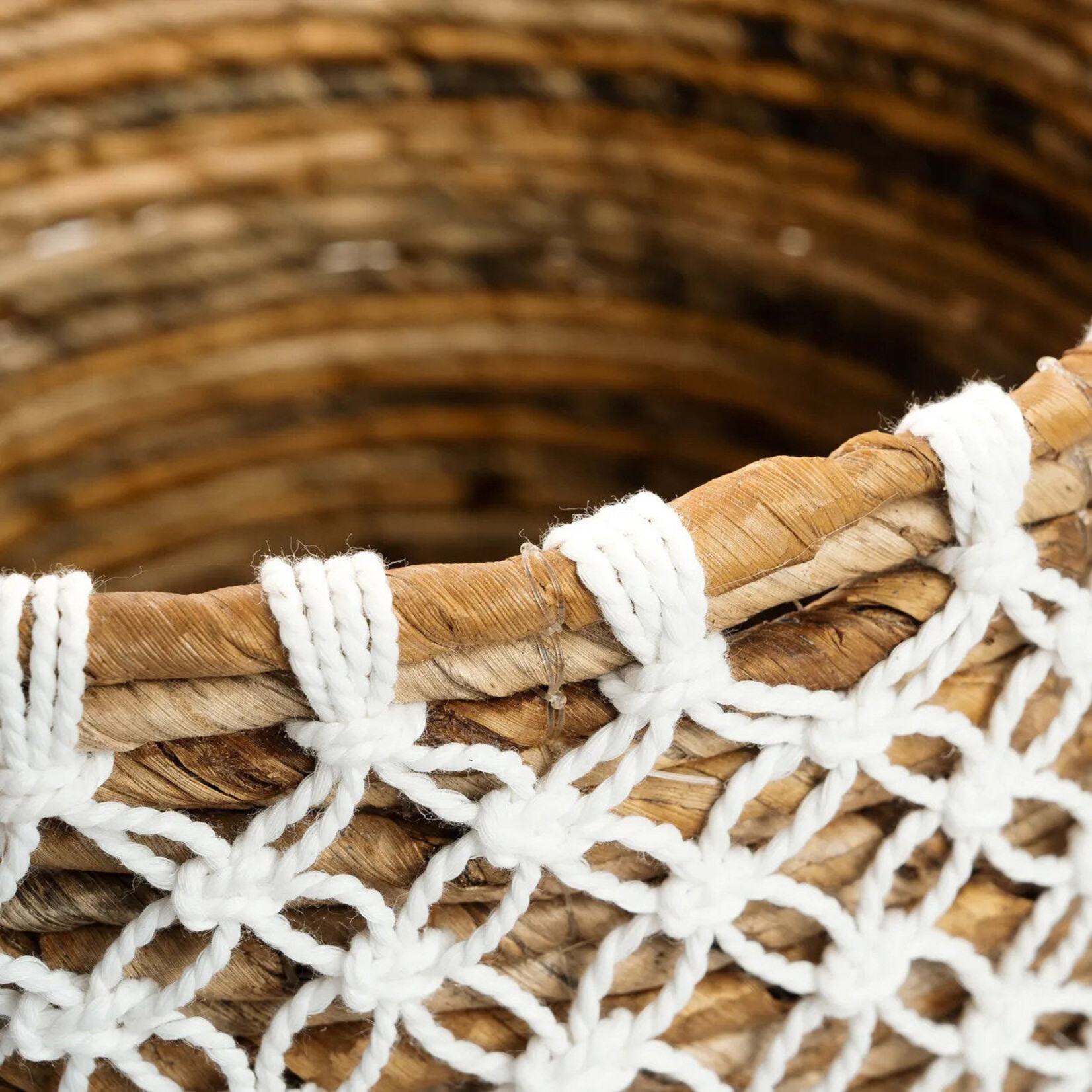 Bazar Bizar Antwerp The Crossed Stitched Macrame Basket - S