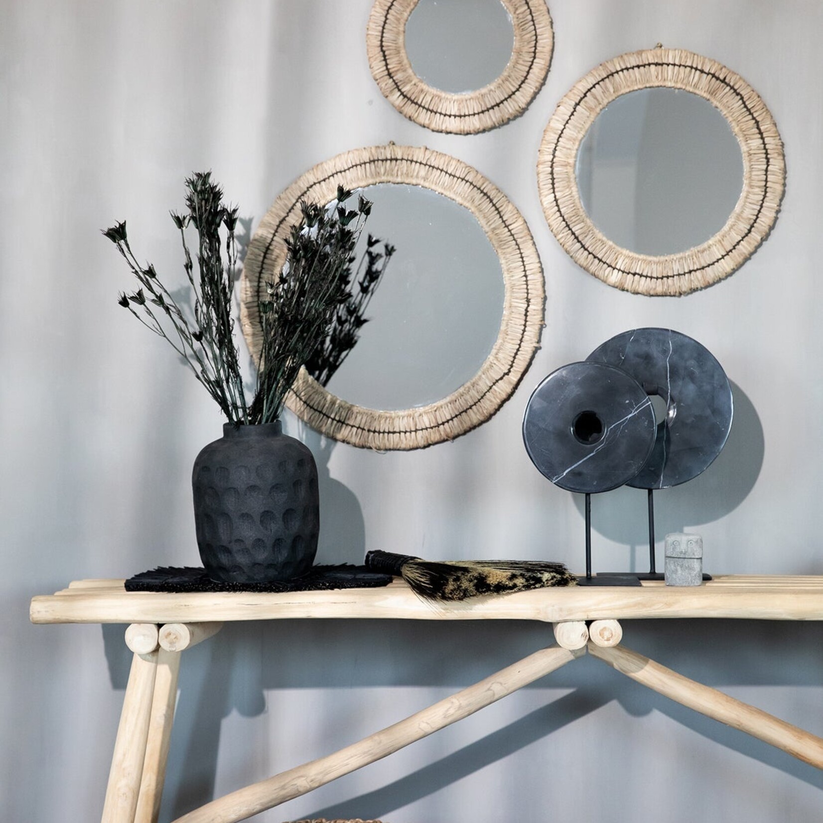 Bazar Bizar Antwerp The Marble Disc on Stand - Black - L